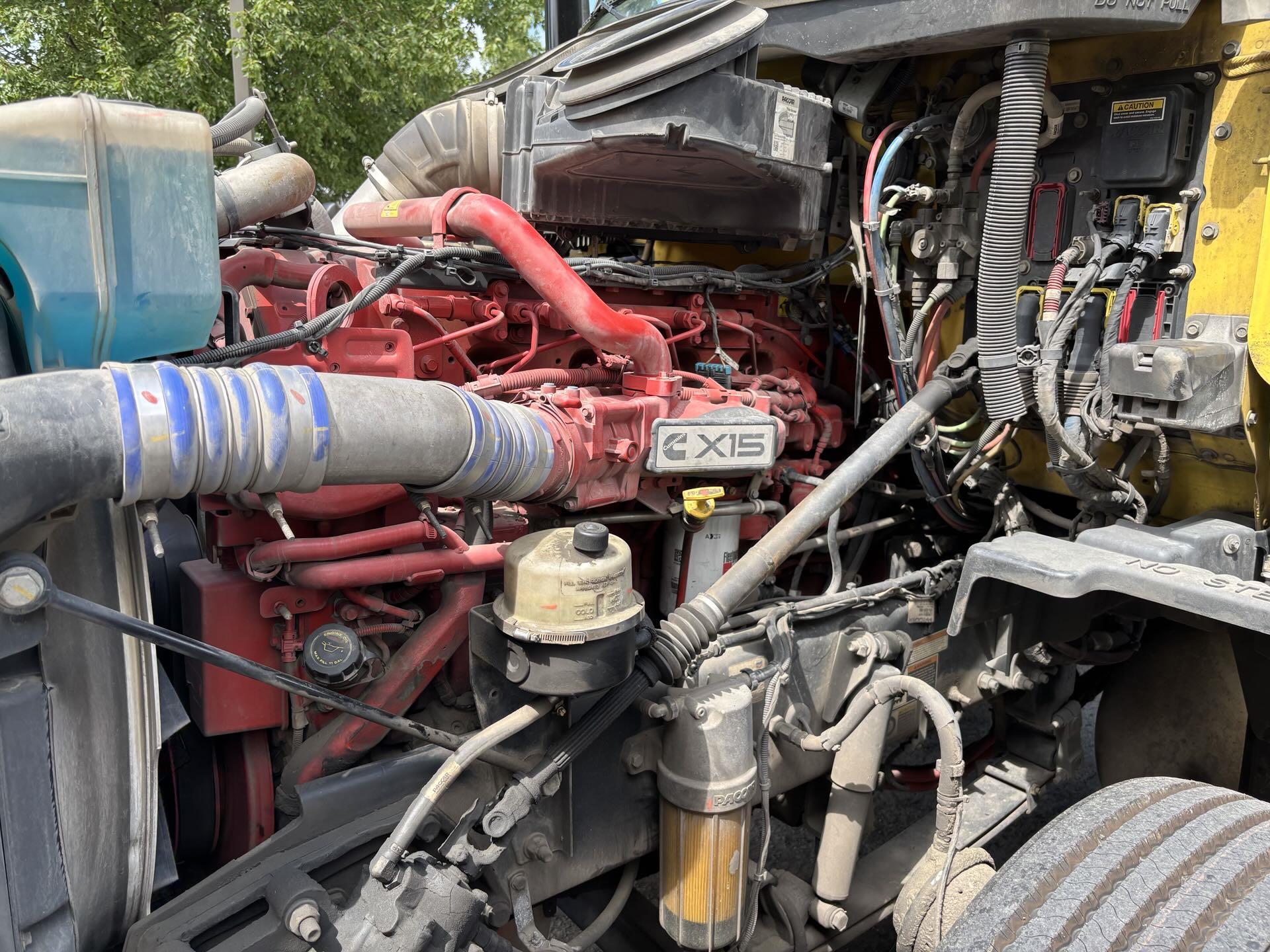 2021 Peterbilt 579 - image 3