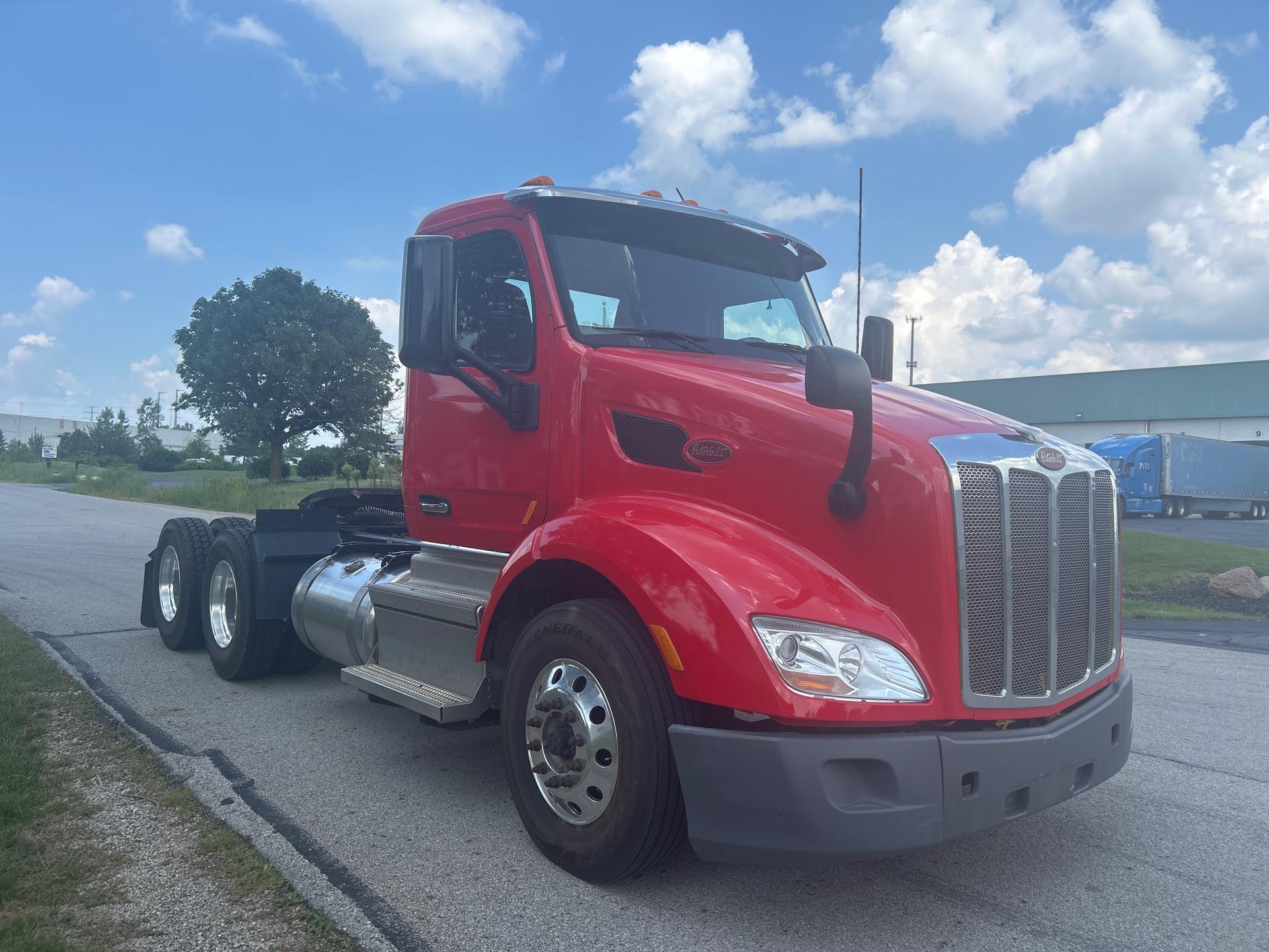 2021 Peterbilt 579 - image 3