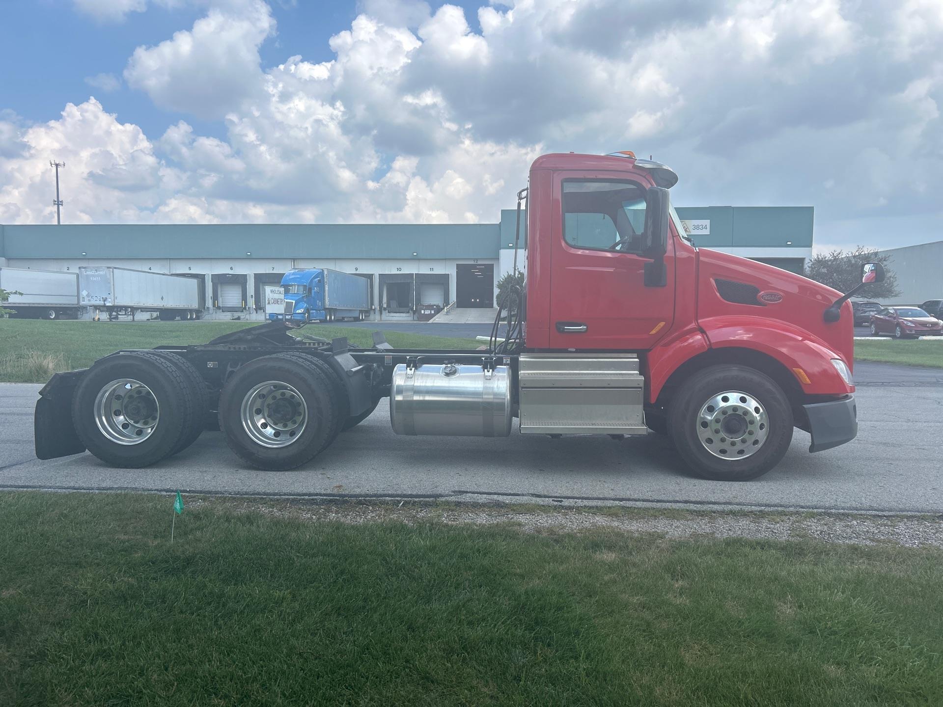 2021 Peterbilt 579 - image 4