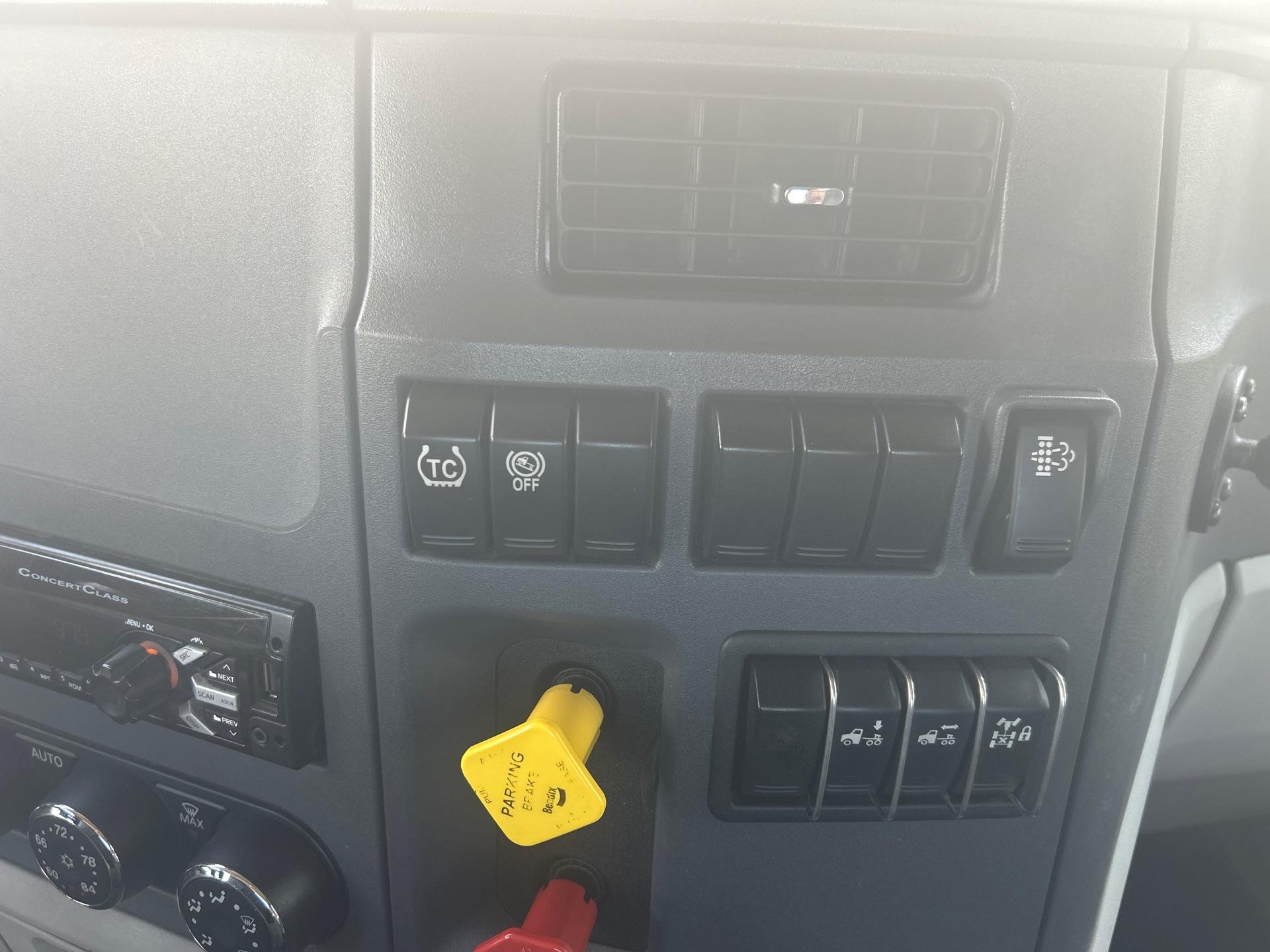 2021 Peterbilt 579 - image 14