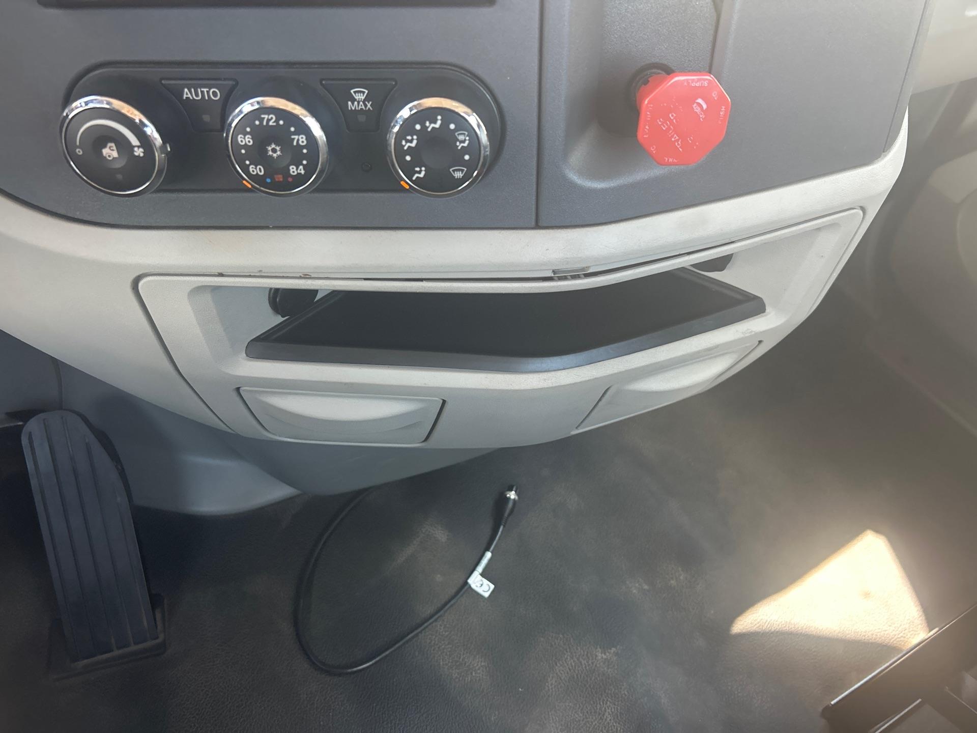 2021 Peterbilt 579 - image 15