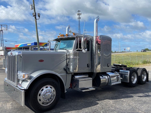 2023 Peterbilt 389