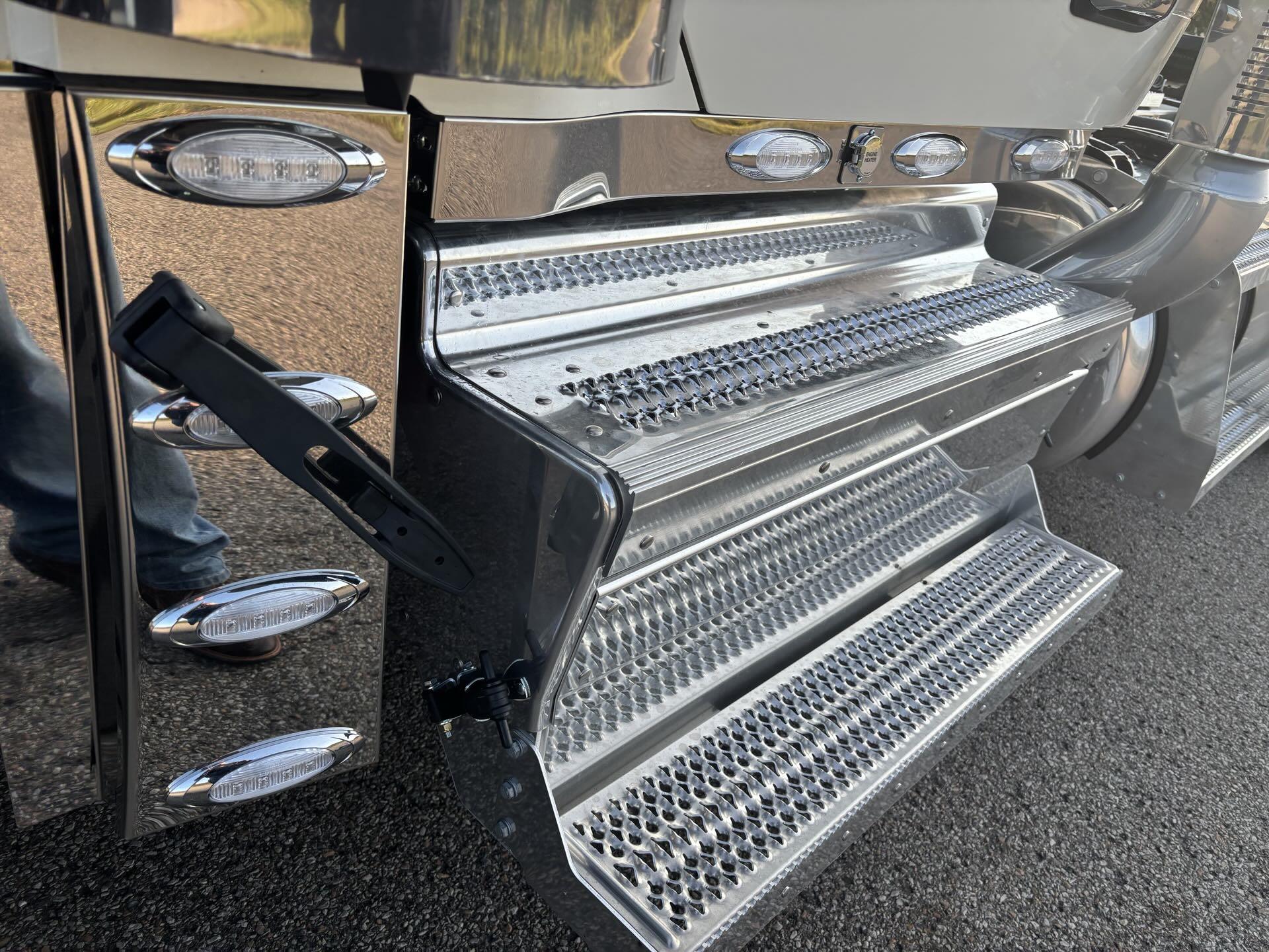 2026 Peterbilt - image 18