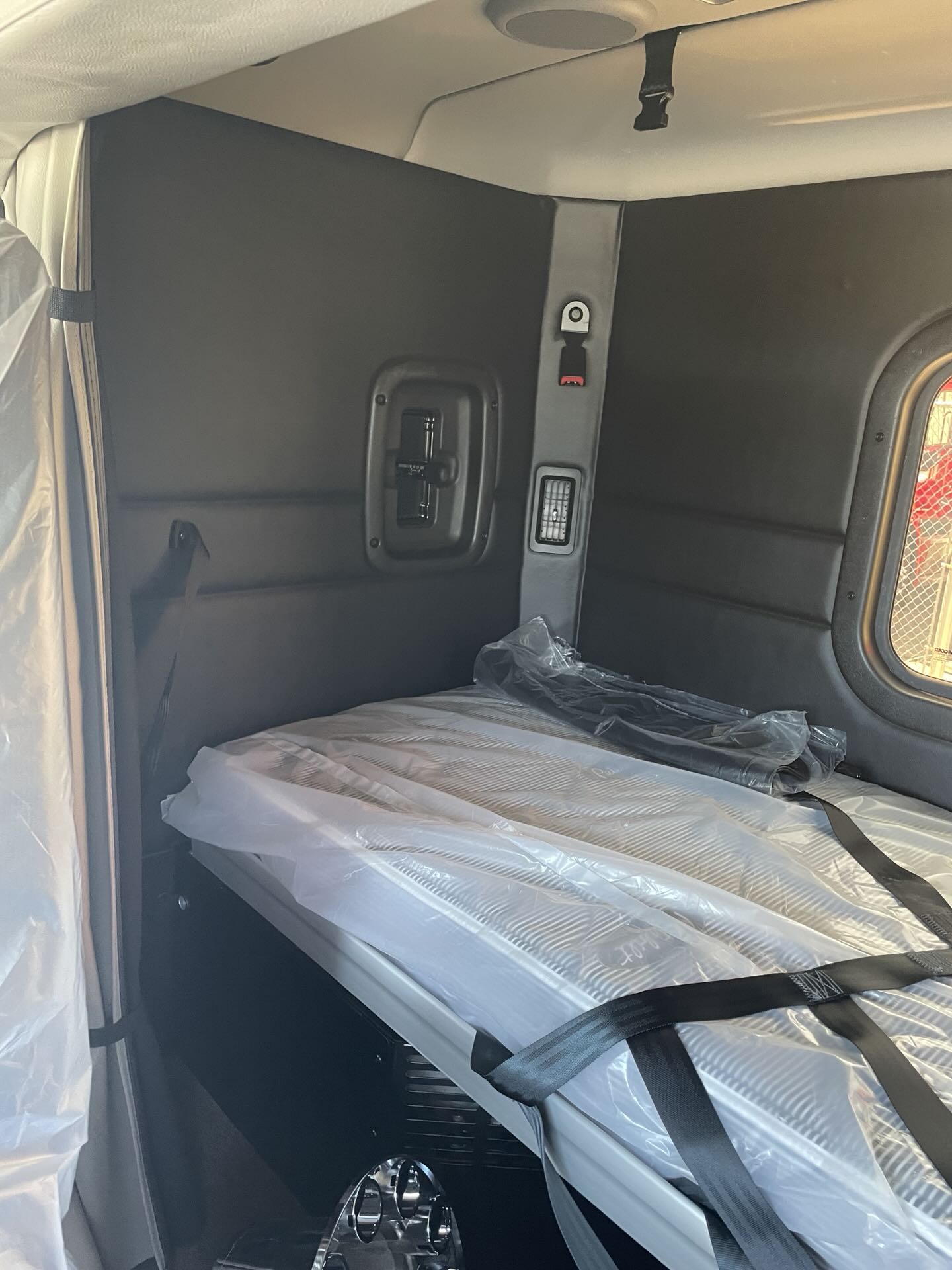 2026 Peterbilt - image 13