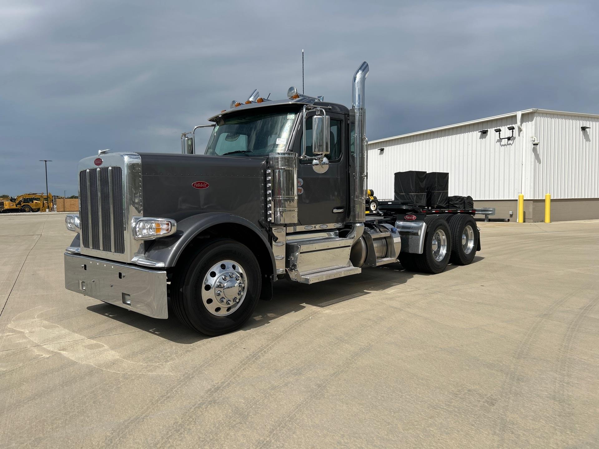 2026 Peterbilt 589