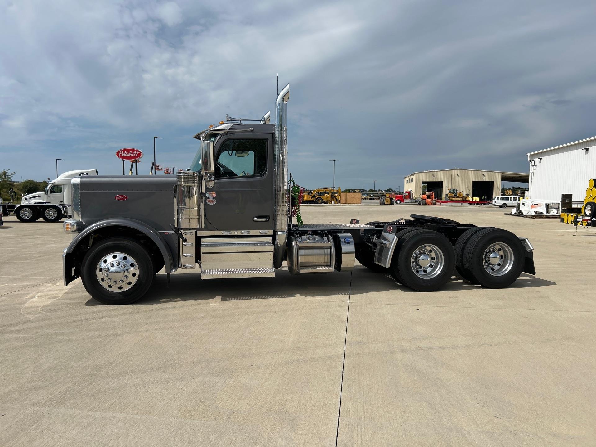 2026 Peterbilt - image 2