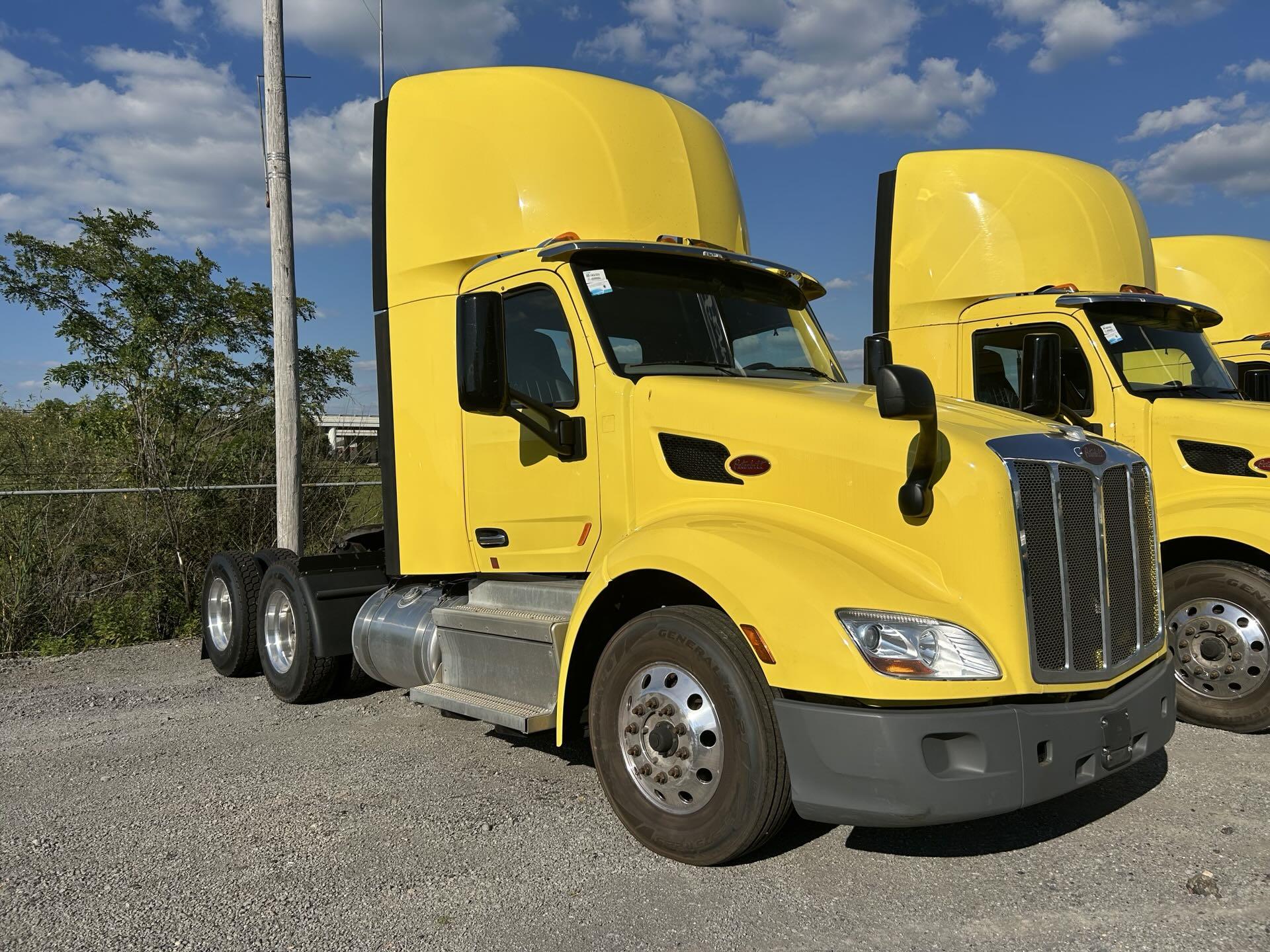 2021 Peterbilt 579 - image 2