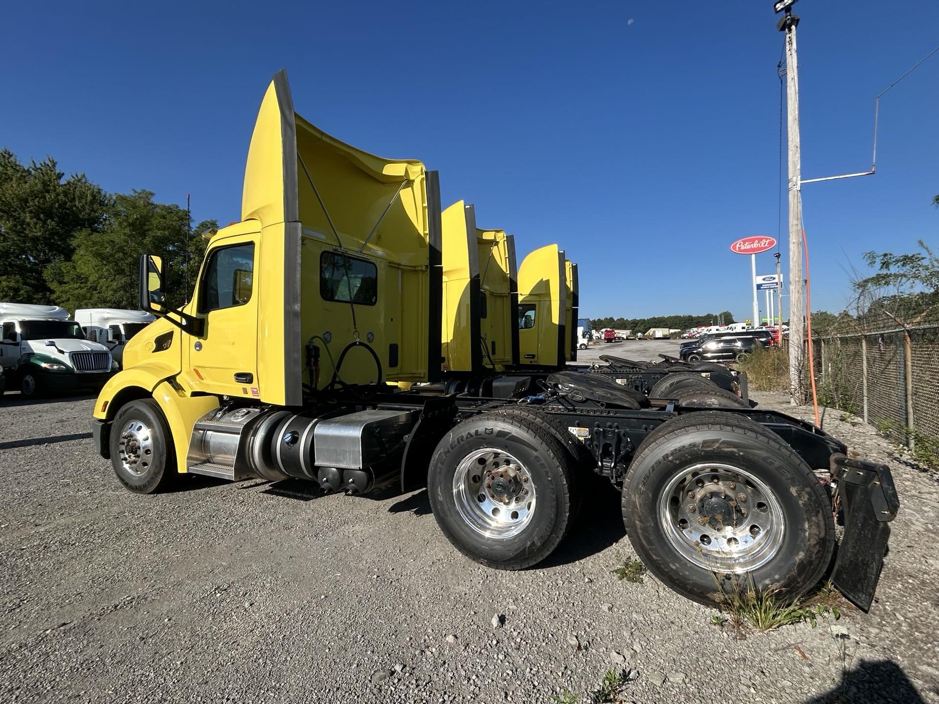 2021 Peterbilt 579 - image 3