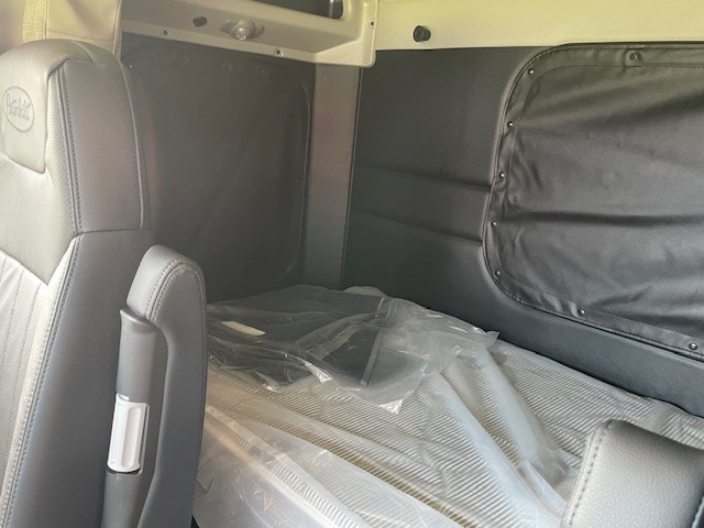 2026 Peterbilt - image 12