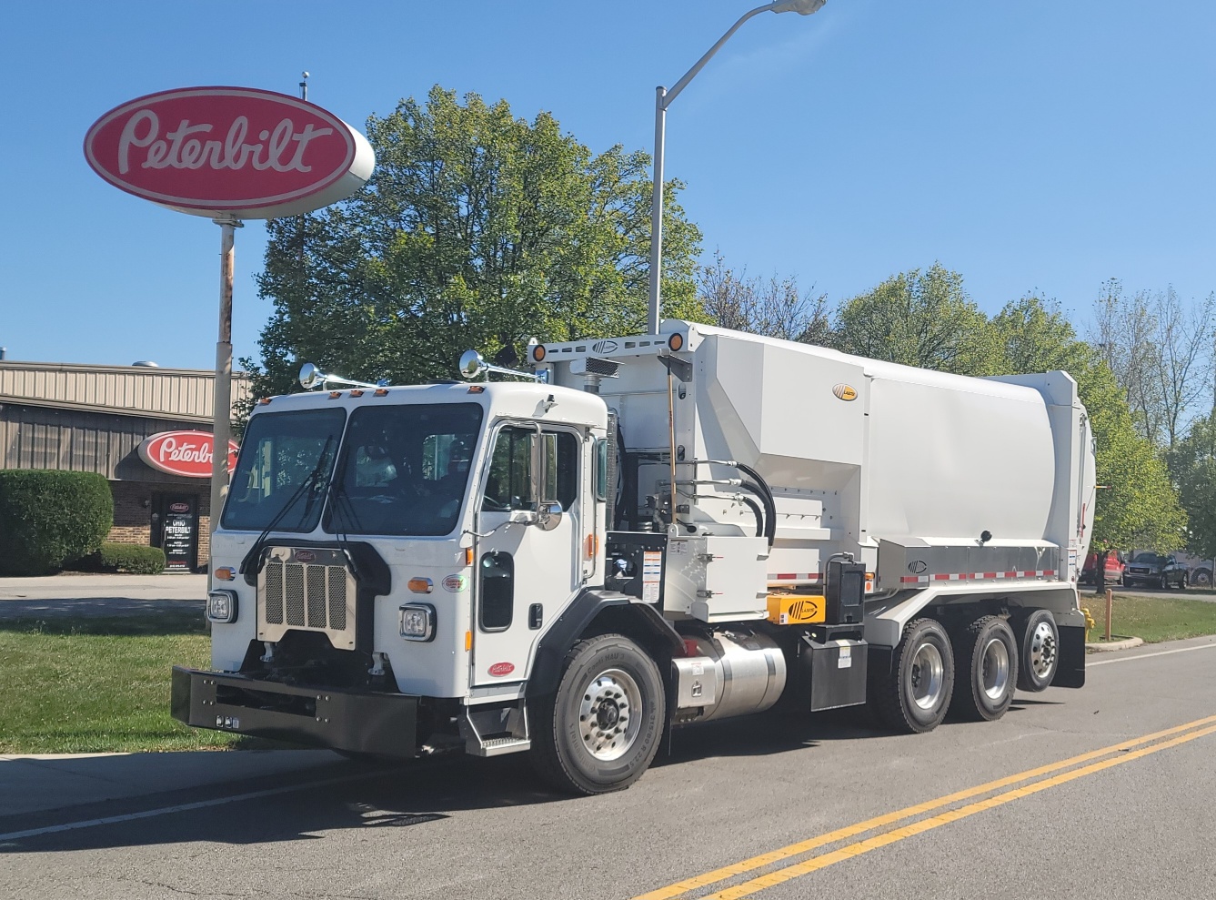 2025 Peterbilt 520