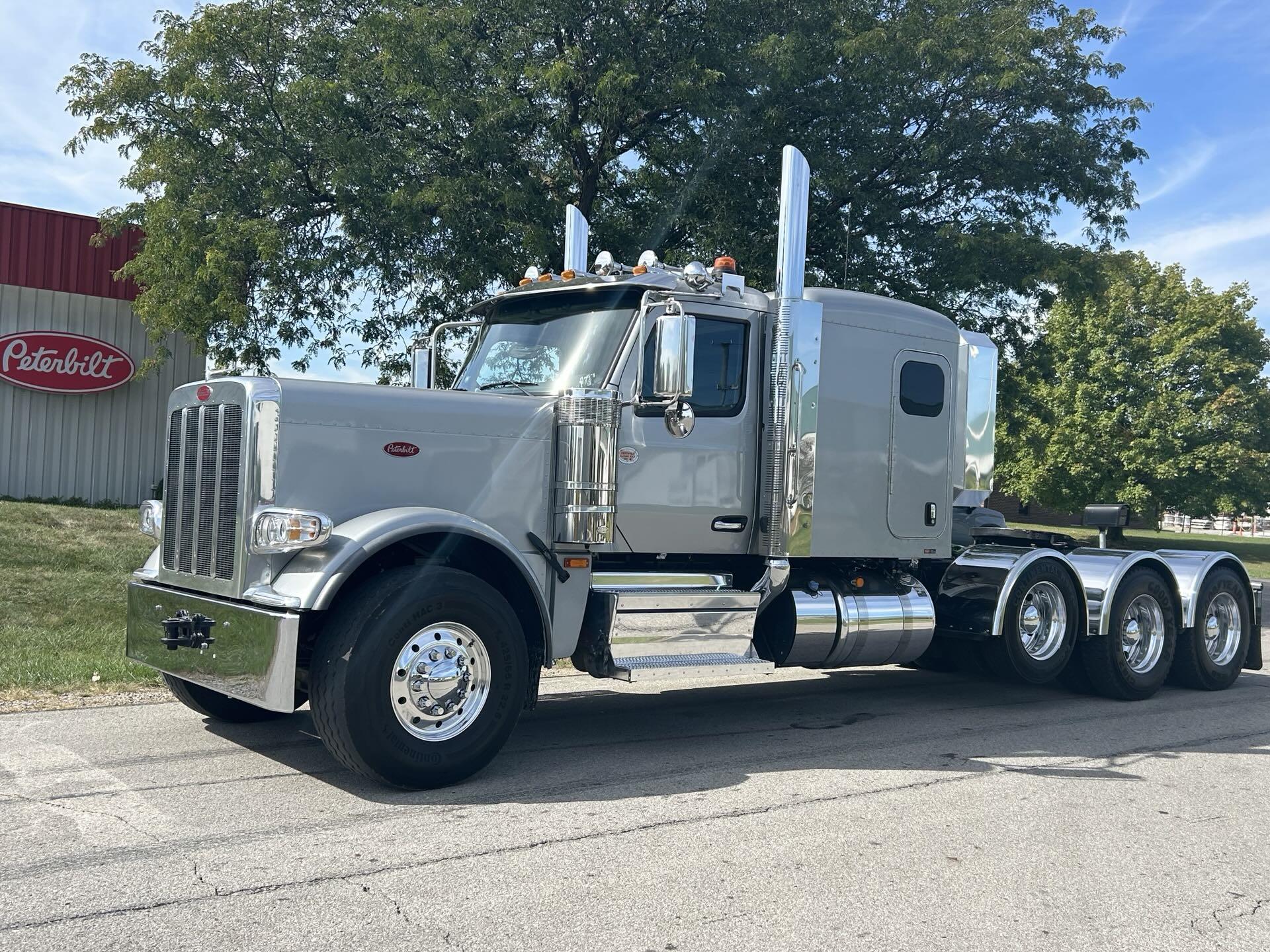 2025 Peterbilt 589