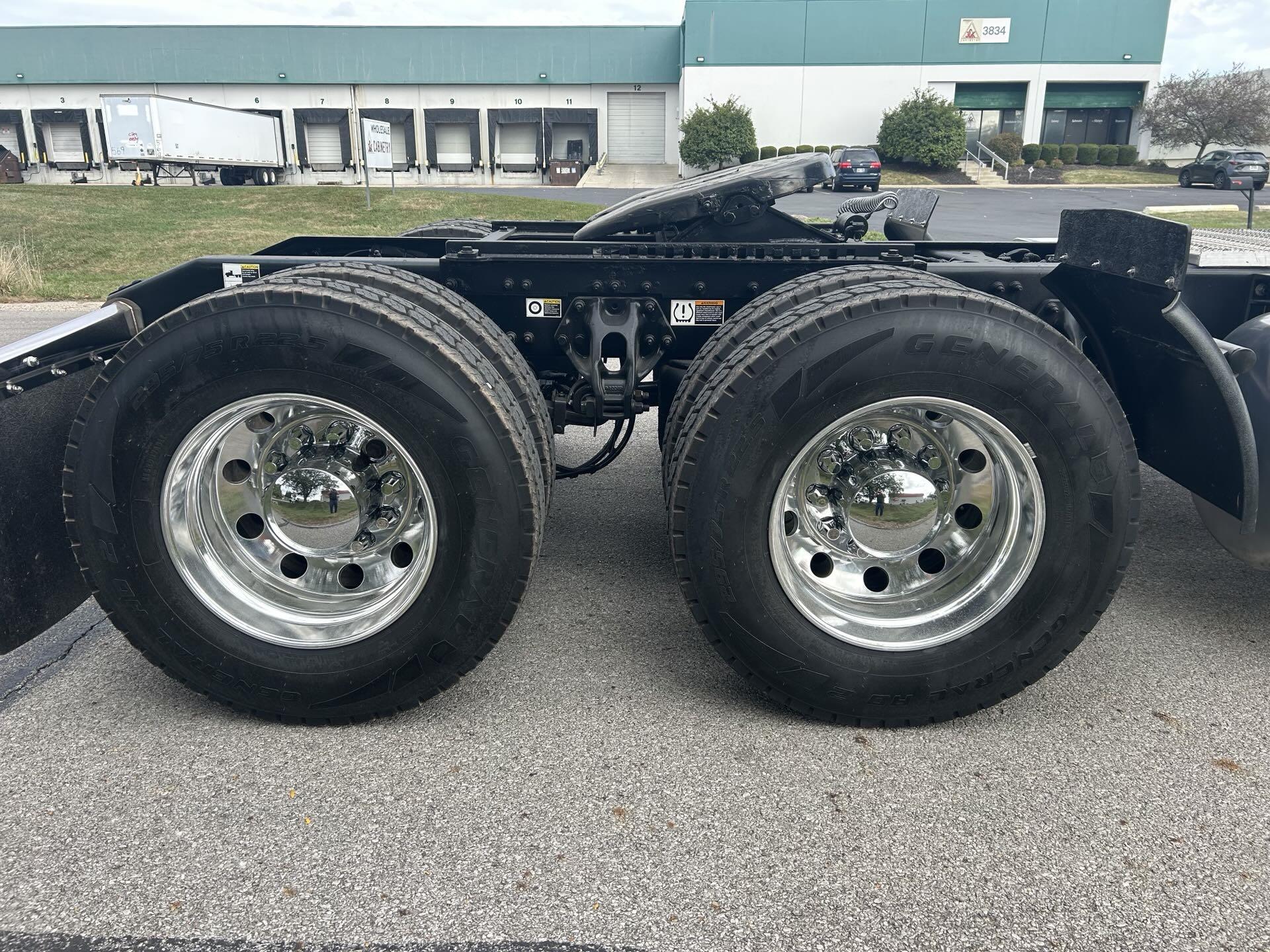 2021 Peterbilt 579 - image 10