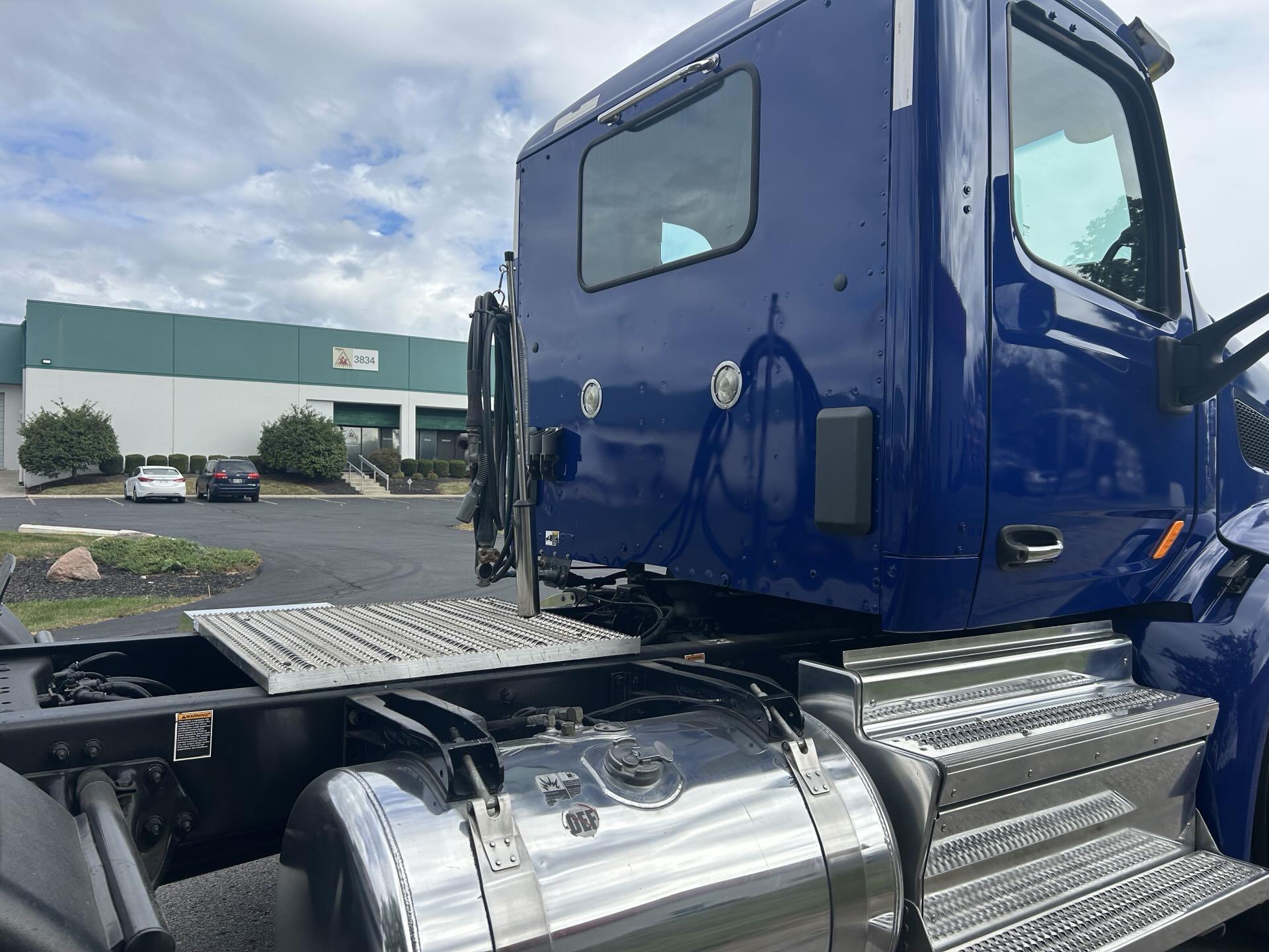 2021 Peterbilt 579 - image 4