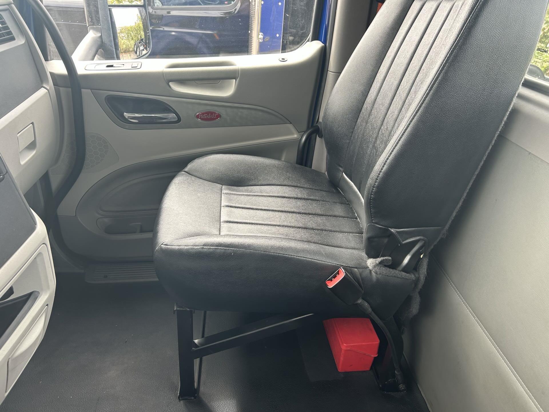 2021 Peterbilt 579 - image 17