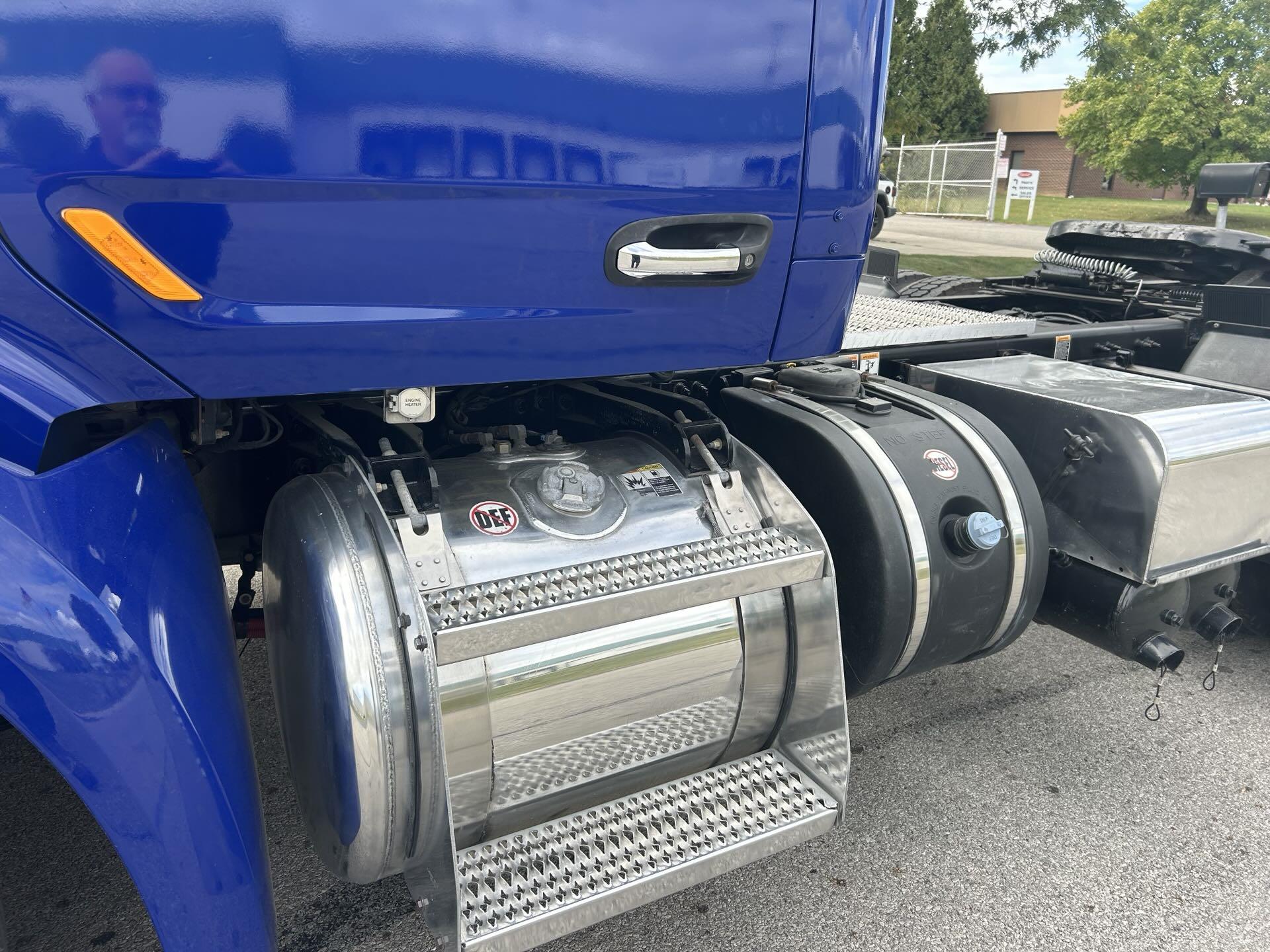 2021 Peterbilt 579 - image 7