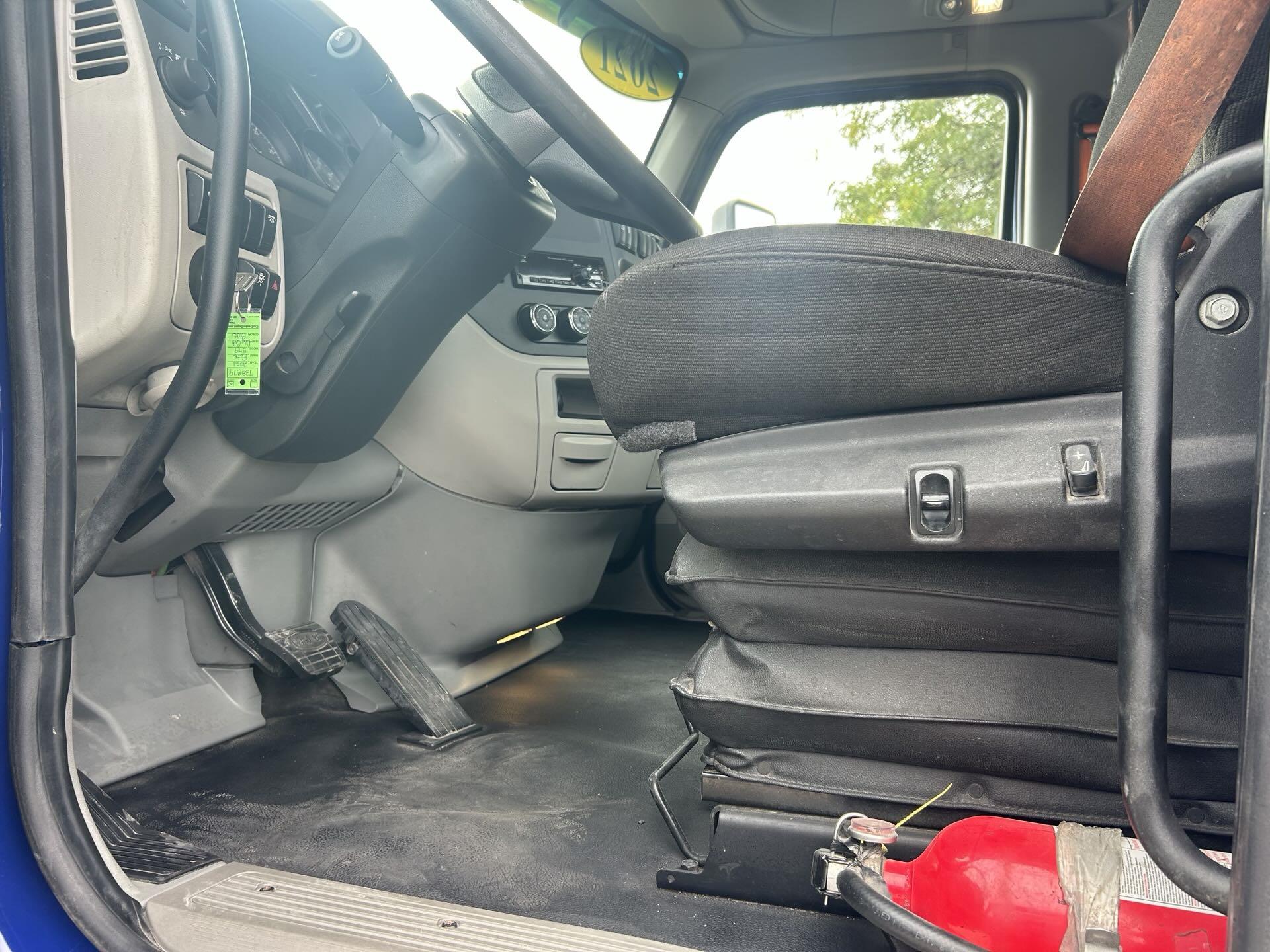 2021 Peterbilt 579 - image 19