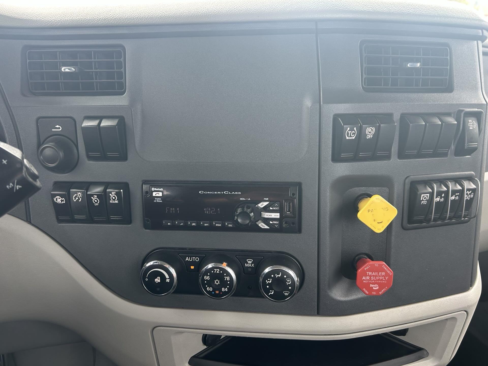 2021 Peterbilt 579 - image 18