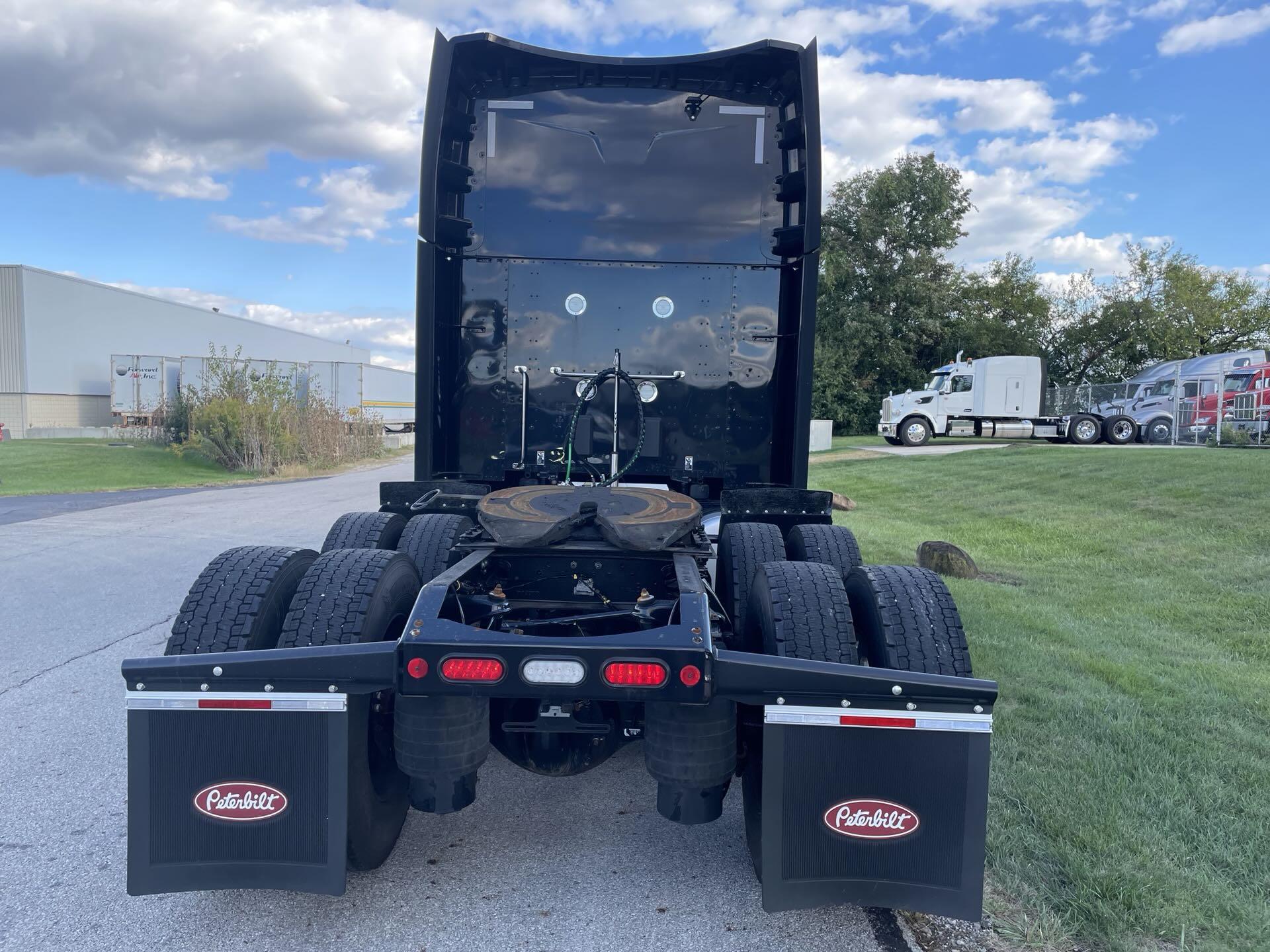 2022 Peterbilt 579 - image 5