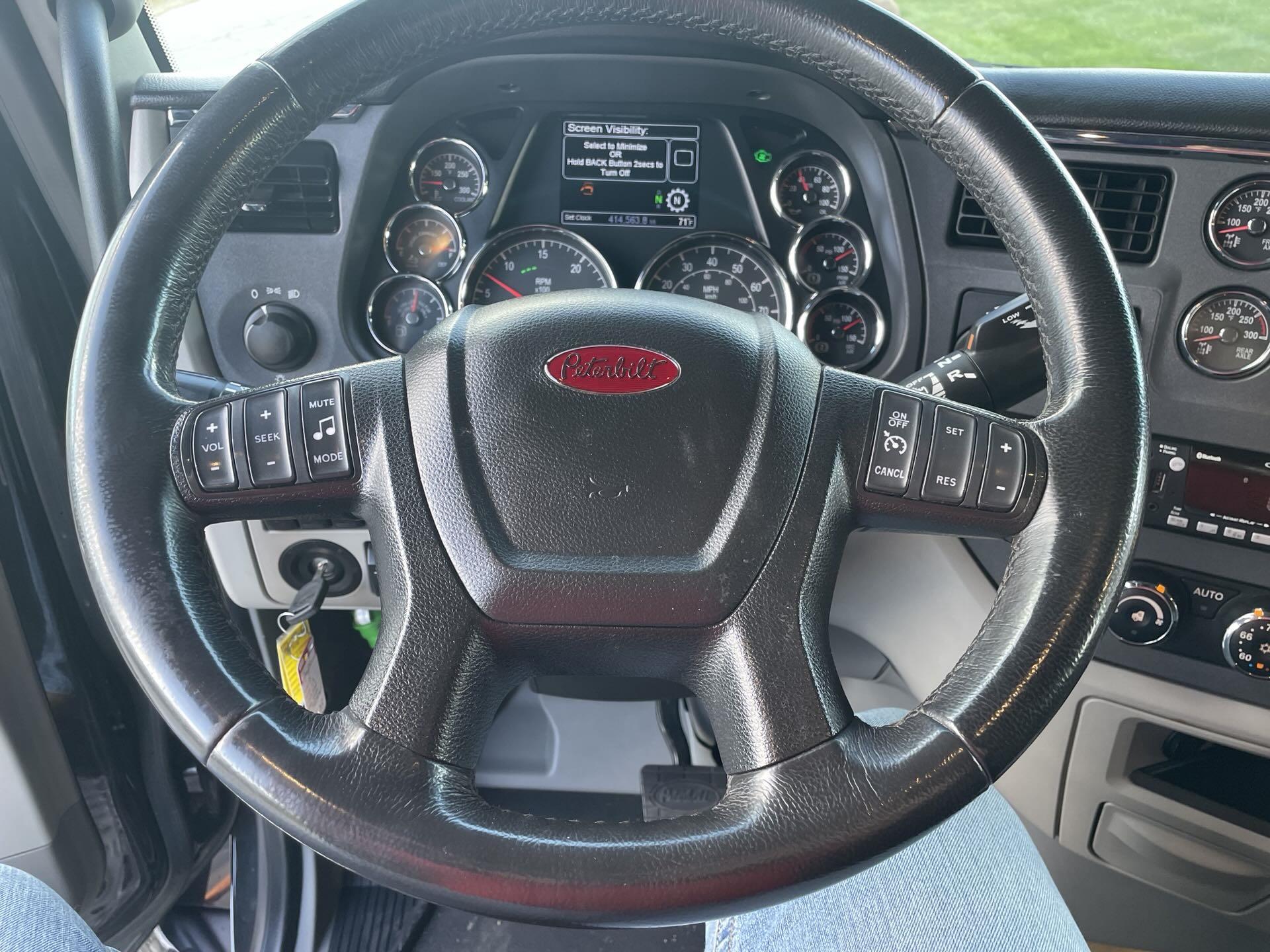 2022 Peterbilt 579 - image 14