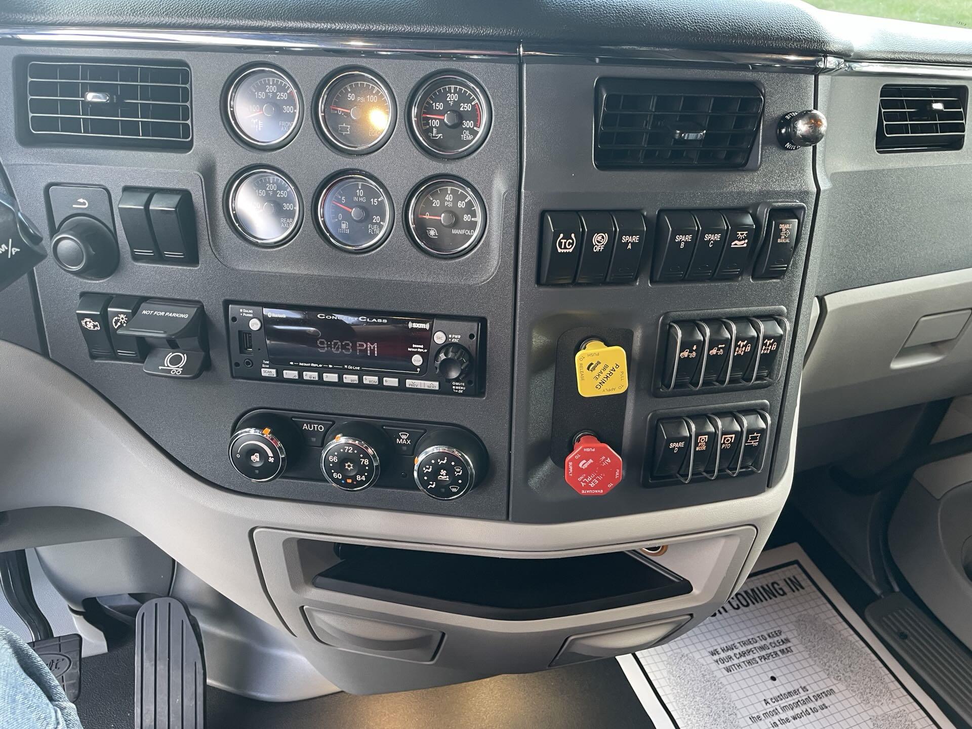 2022 Peterbilt 579 - image 15