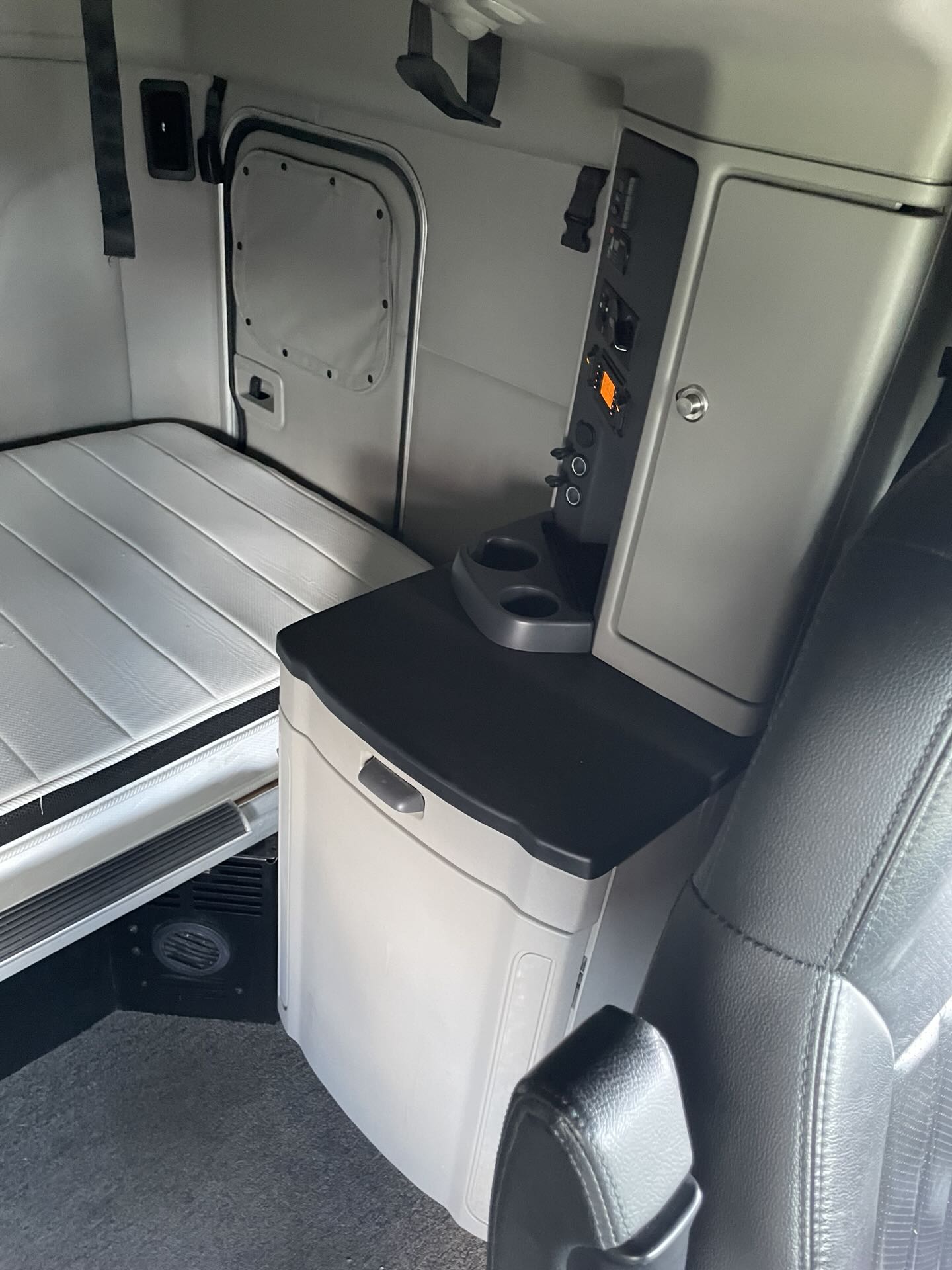 2022 Peterbilt 579 - image 21