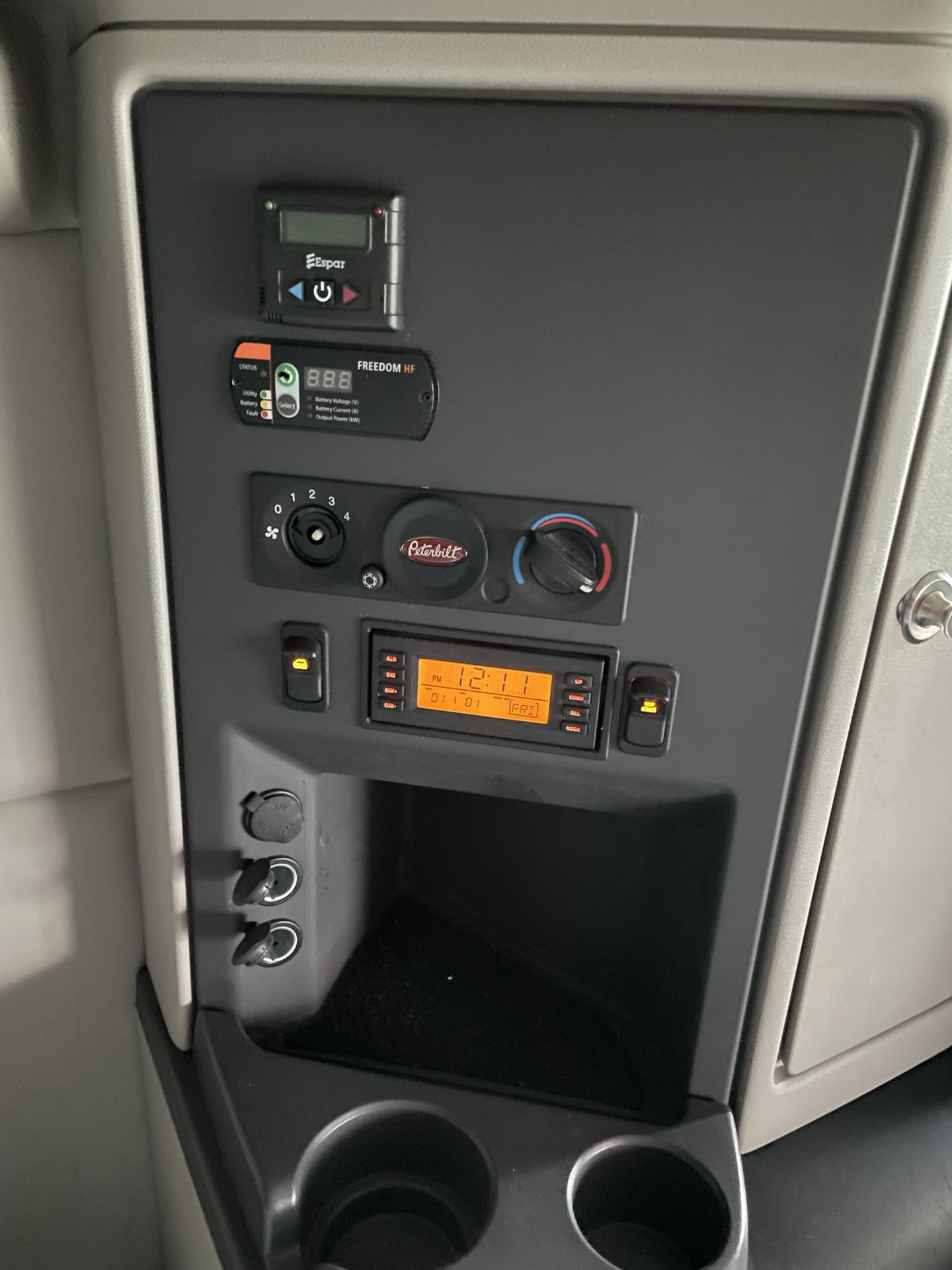 2022 Peterbilt 579 - image 23