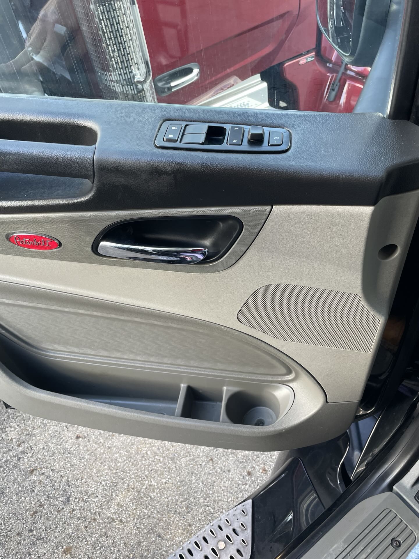 2022 Peterbilt 579 - image 24