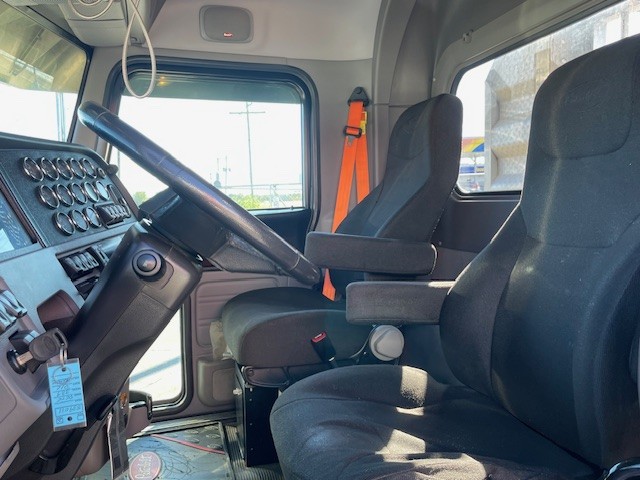 2022 Peterbilt 389 - image 7