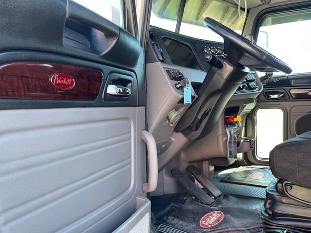 2022 Peterbilt 389 - image 14