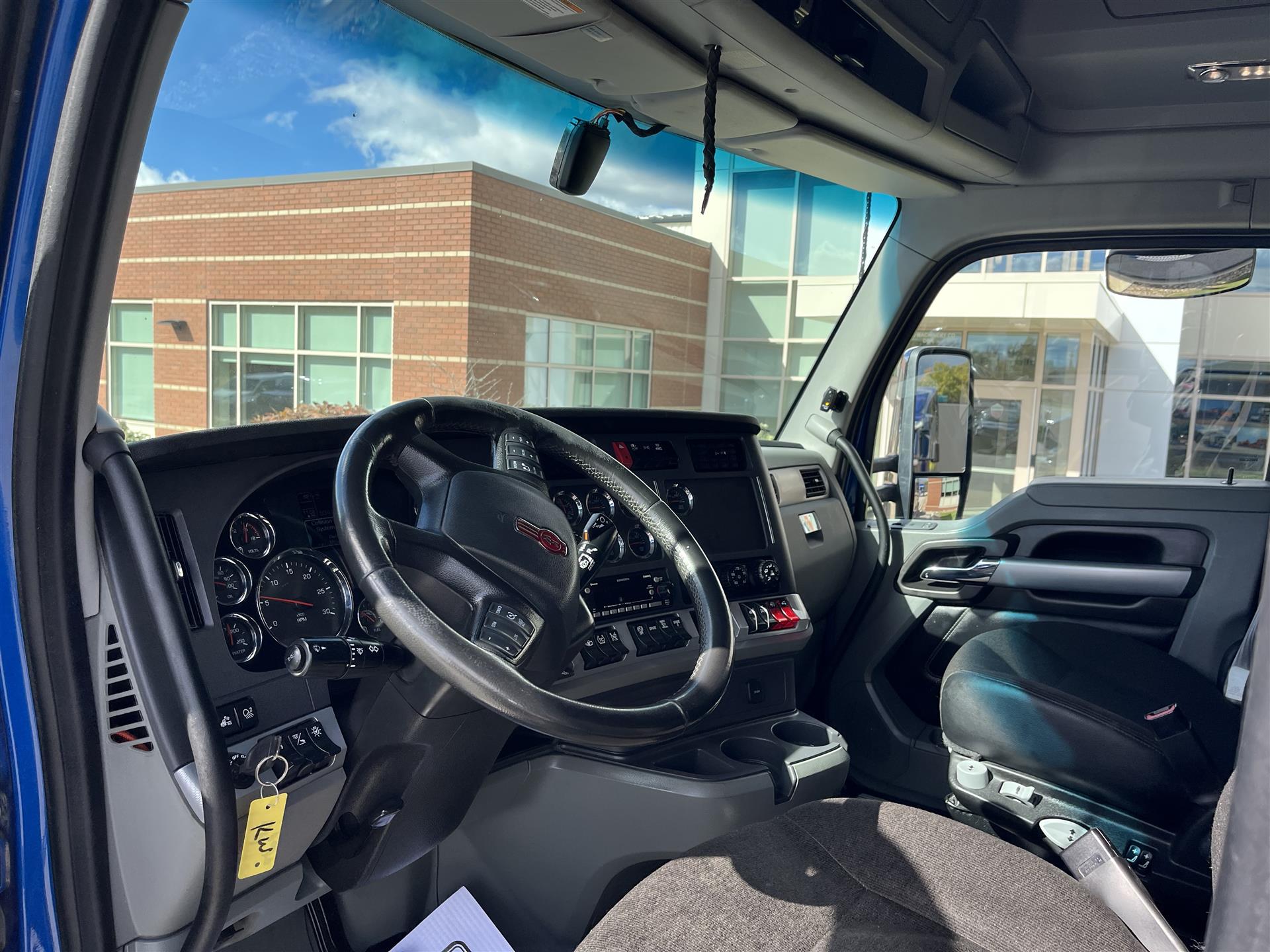 2019 Peterbilt 579 - image 7