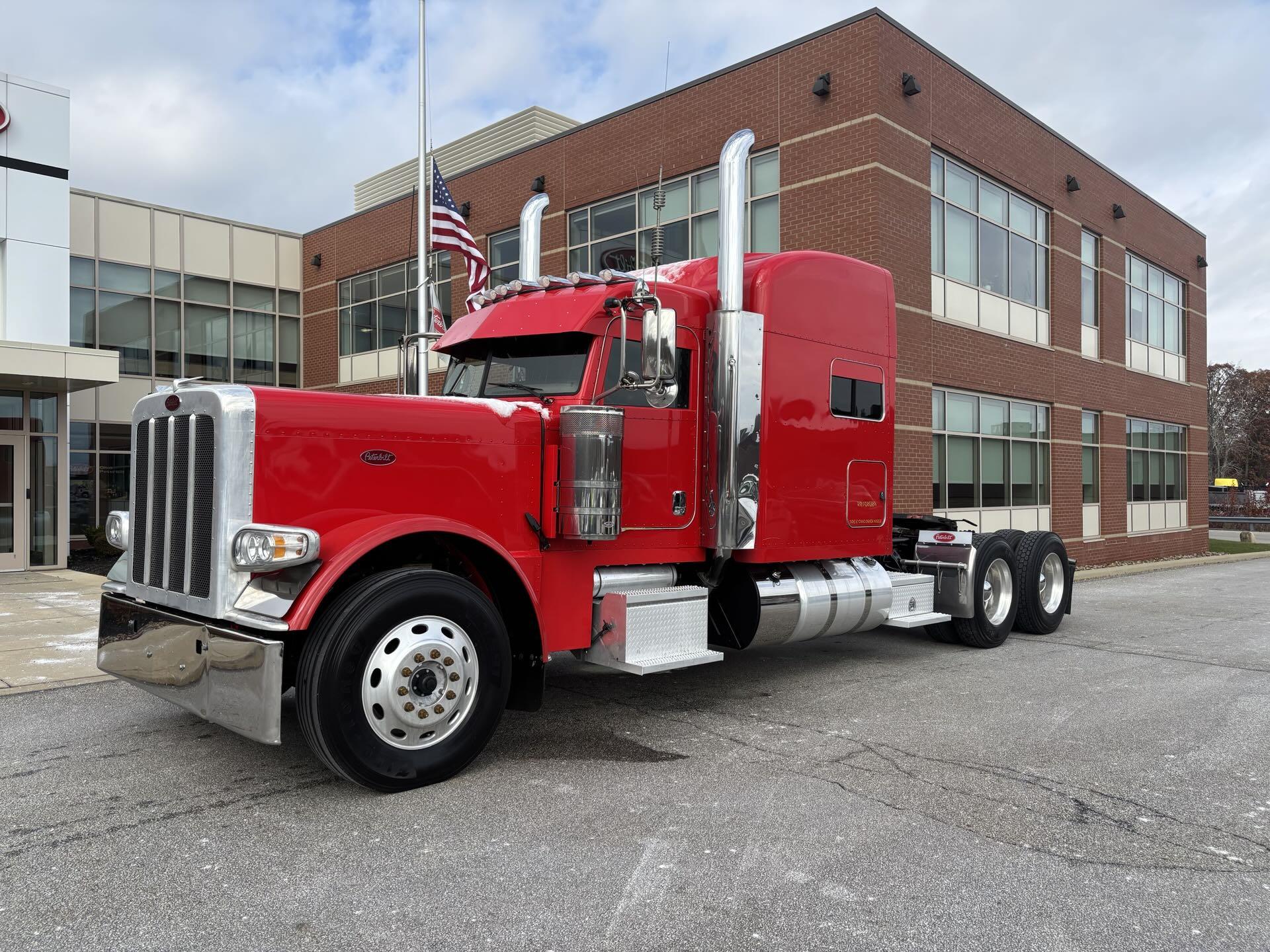 2023 Peterbilt 389