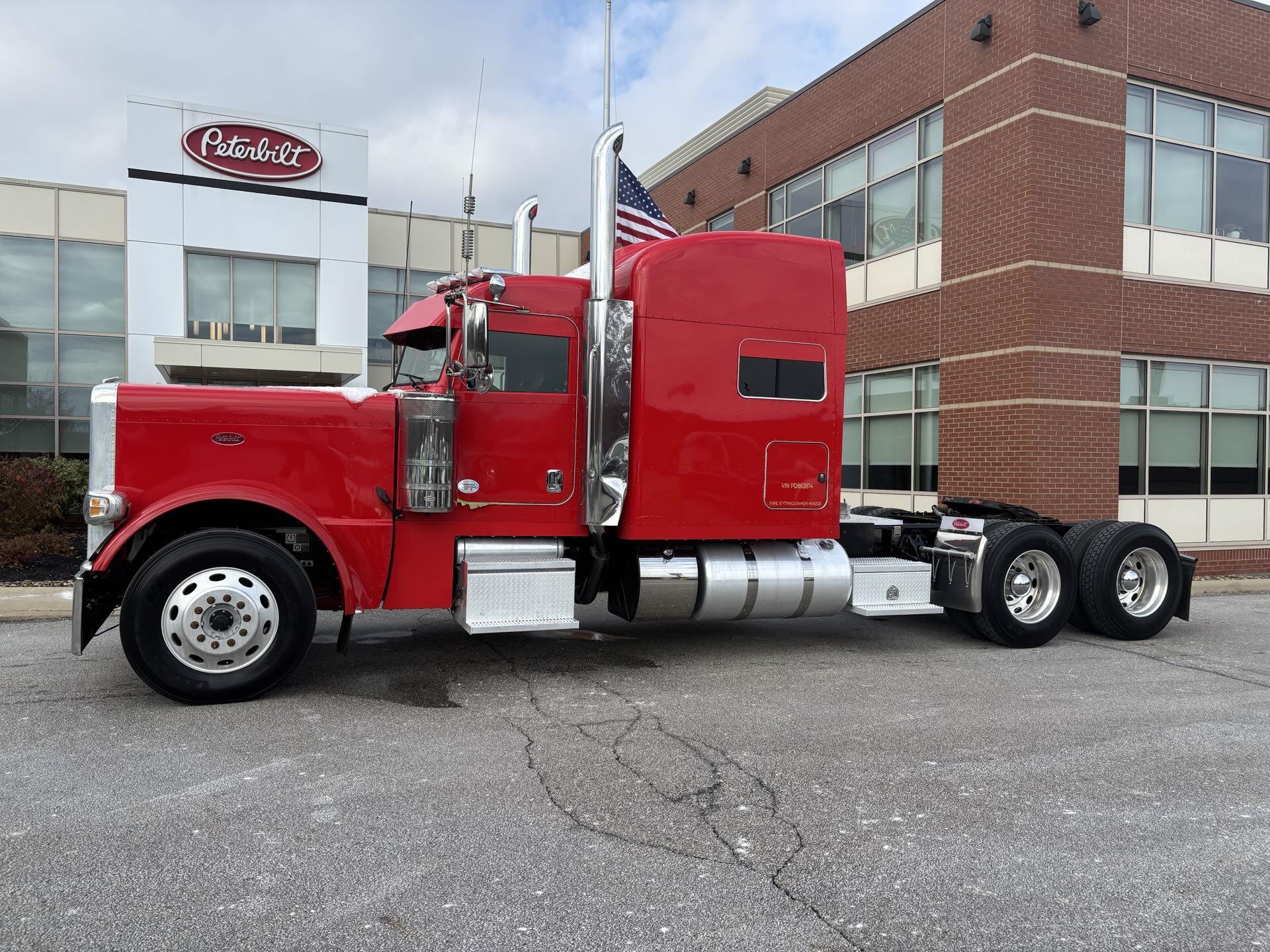 2023 Peterbilt 389