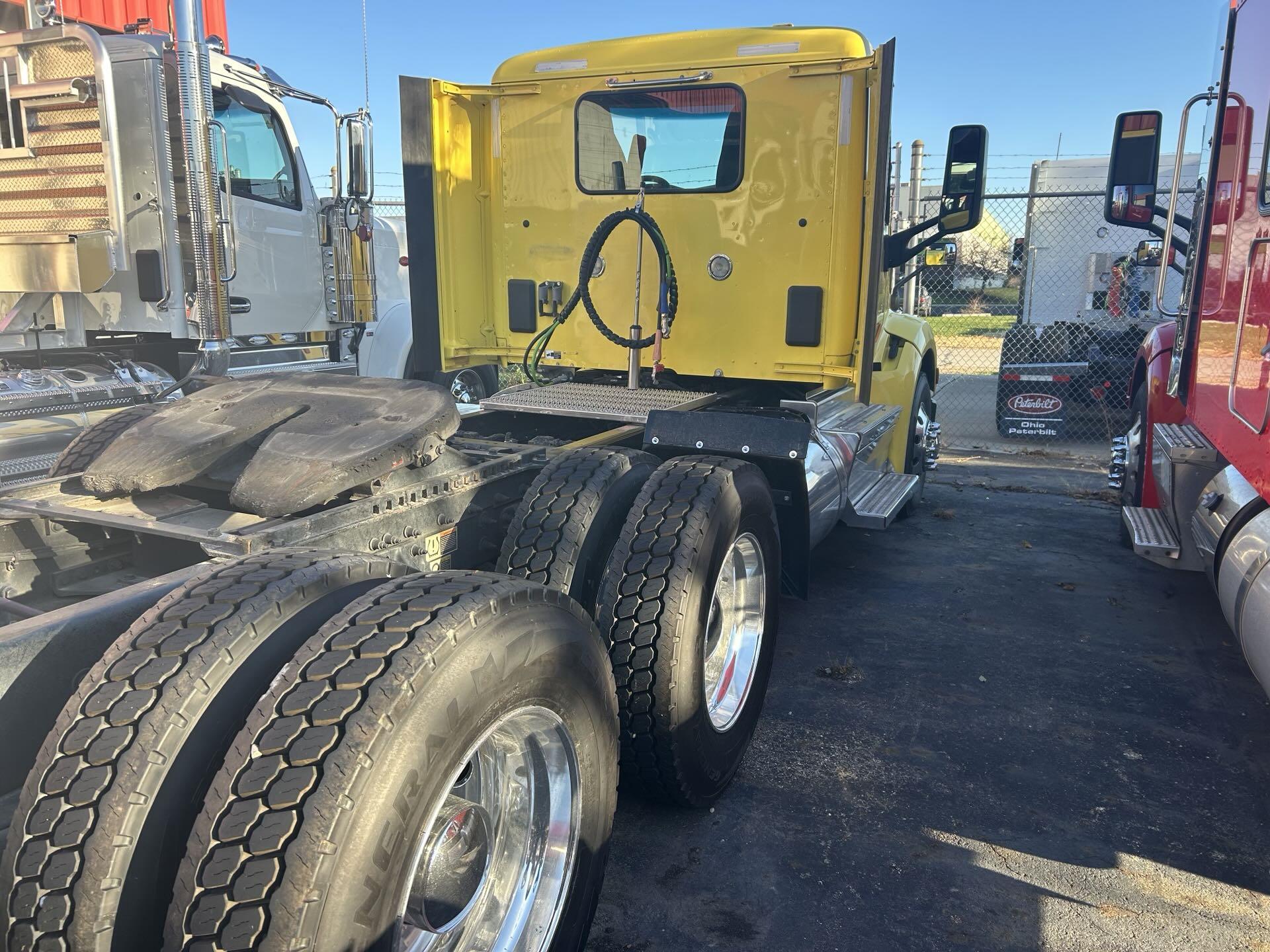 2021 Peterbilt 579 - image 4