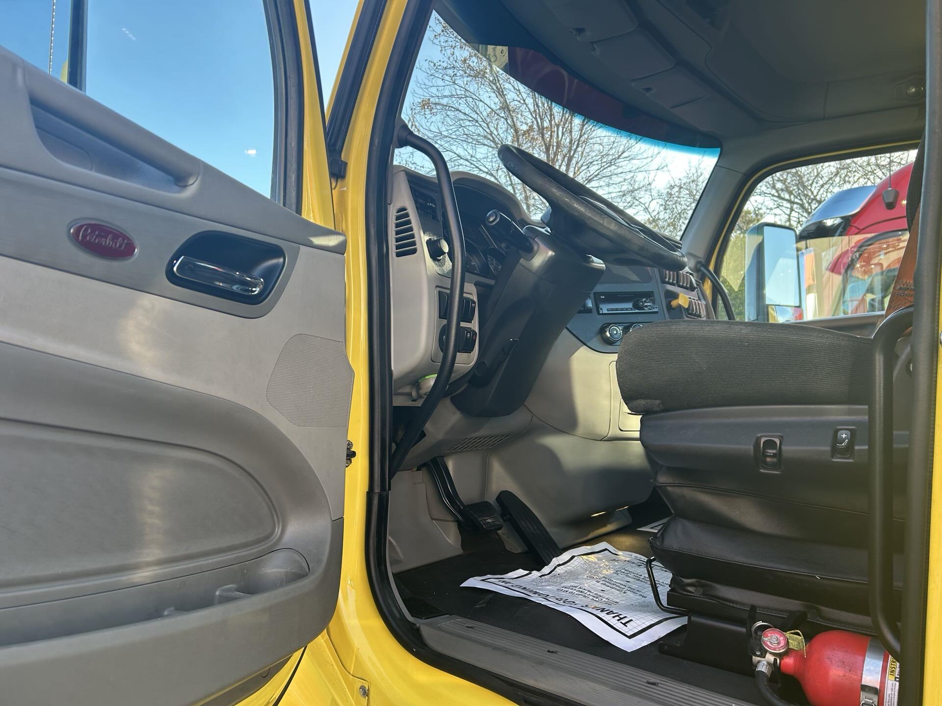 2021 Peterbilt 579 - image 8