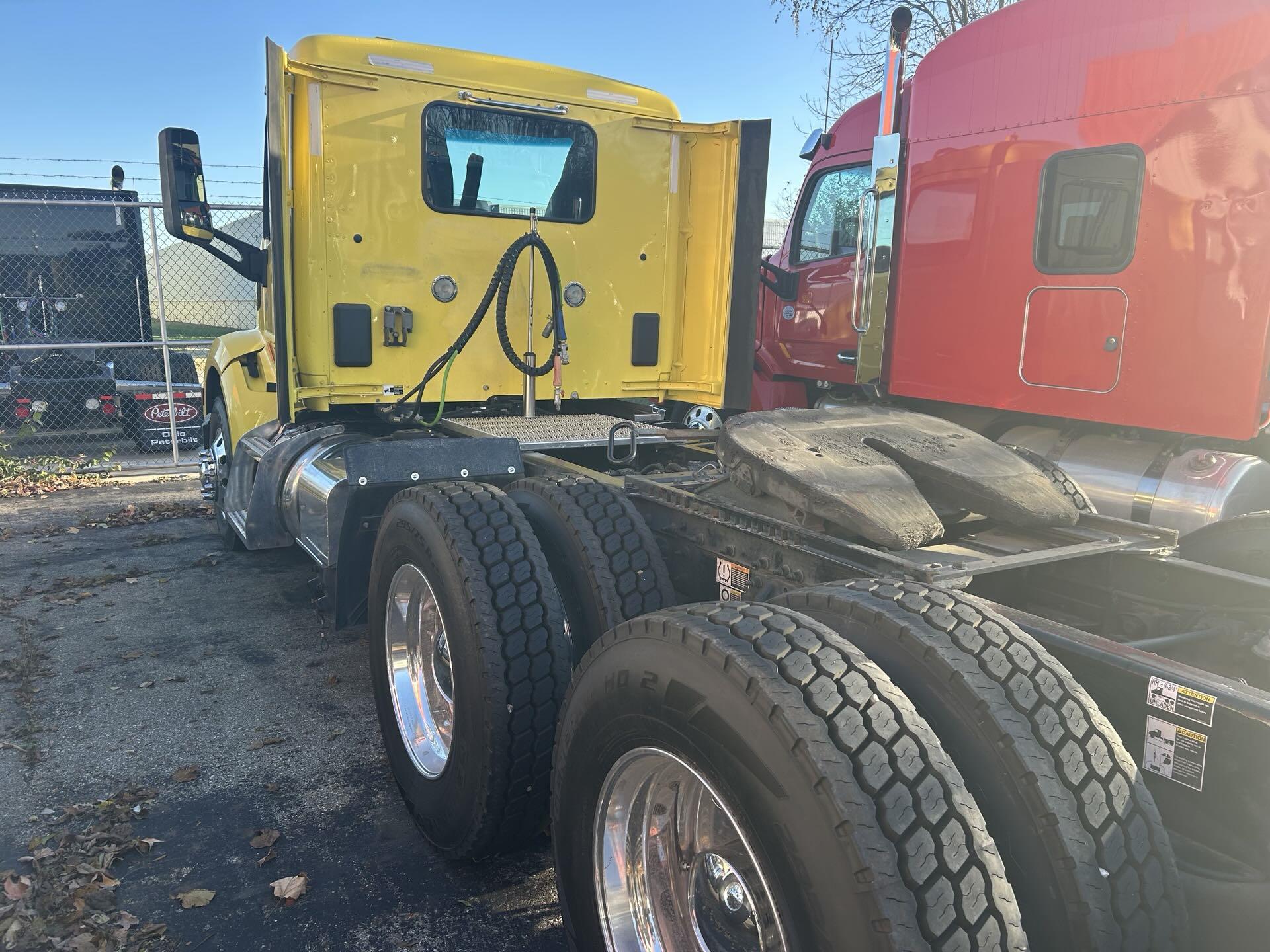 2021 Peterbilt 579 - image 6