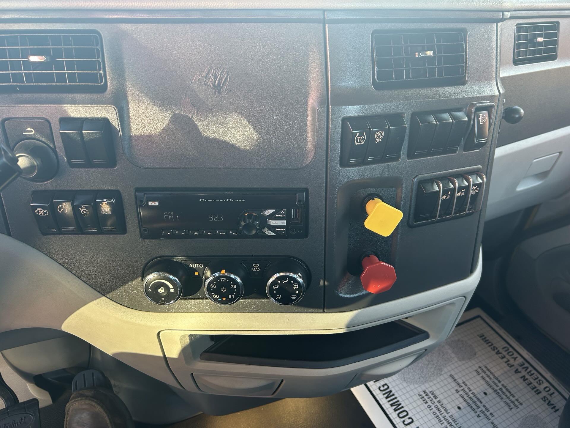 2021 Peterbilt 579 - image 12