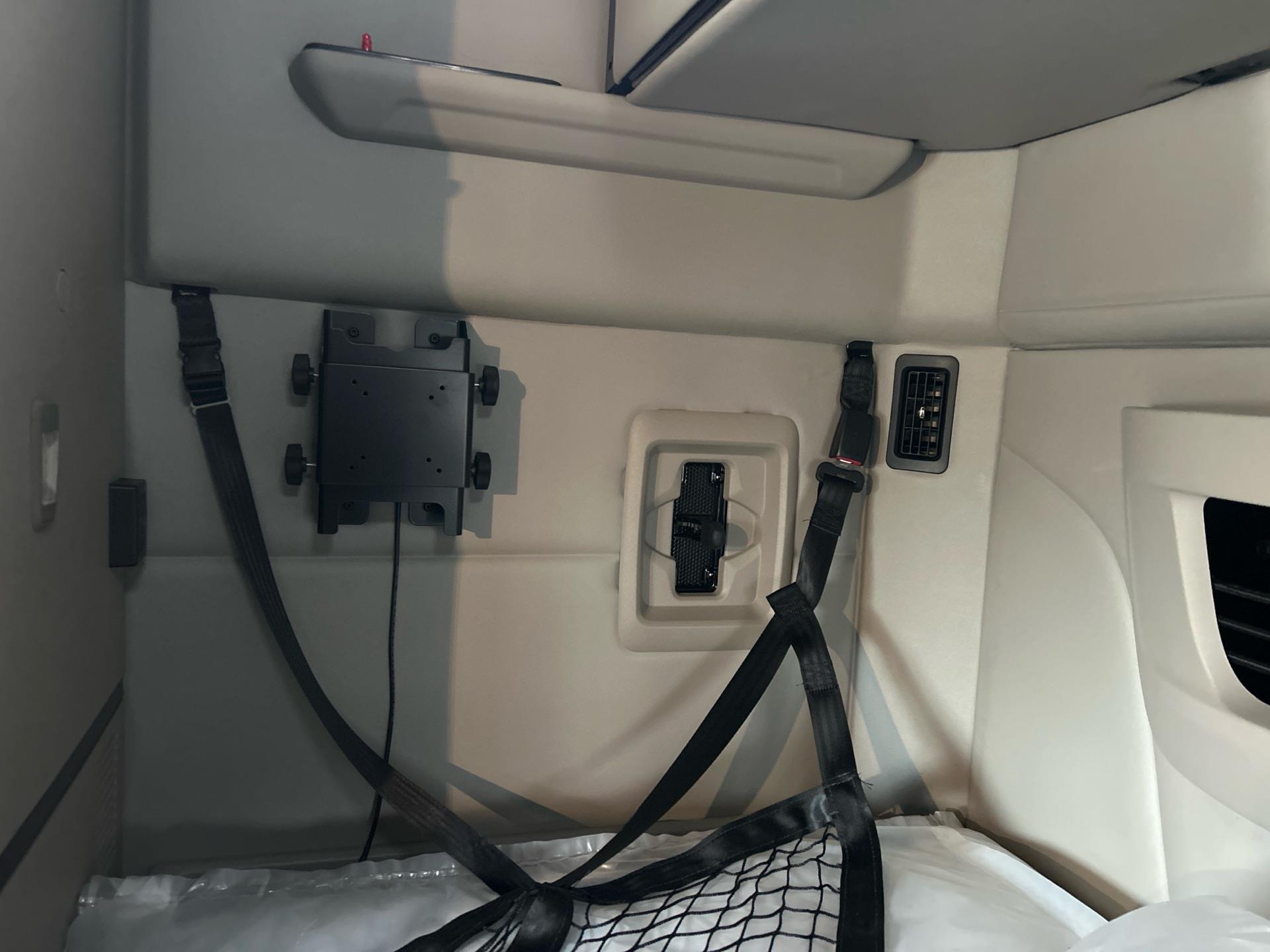 2026 Peterbilt 579 - image 16