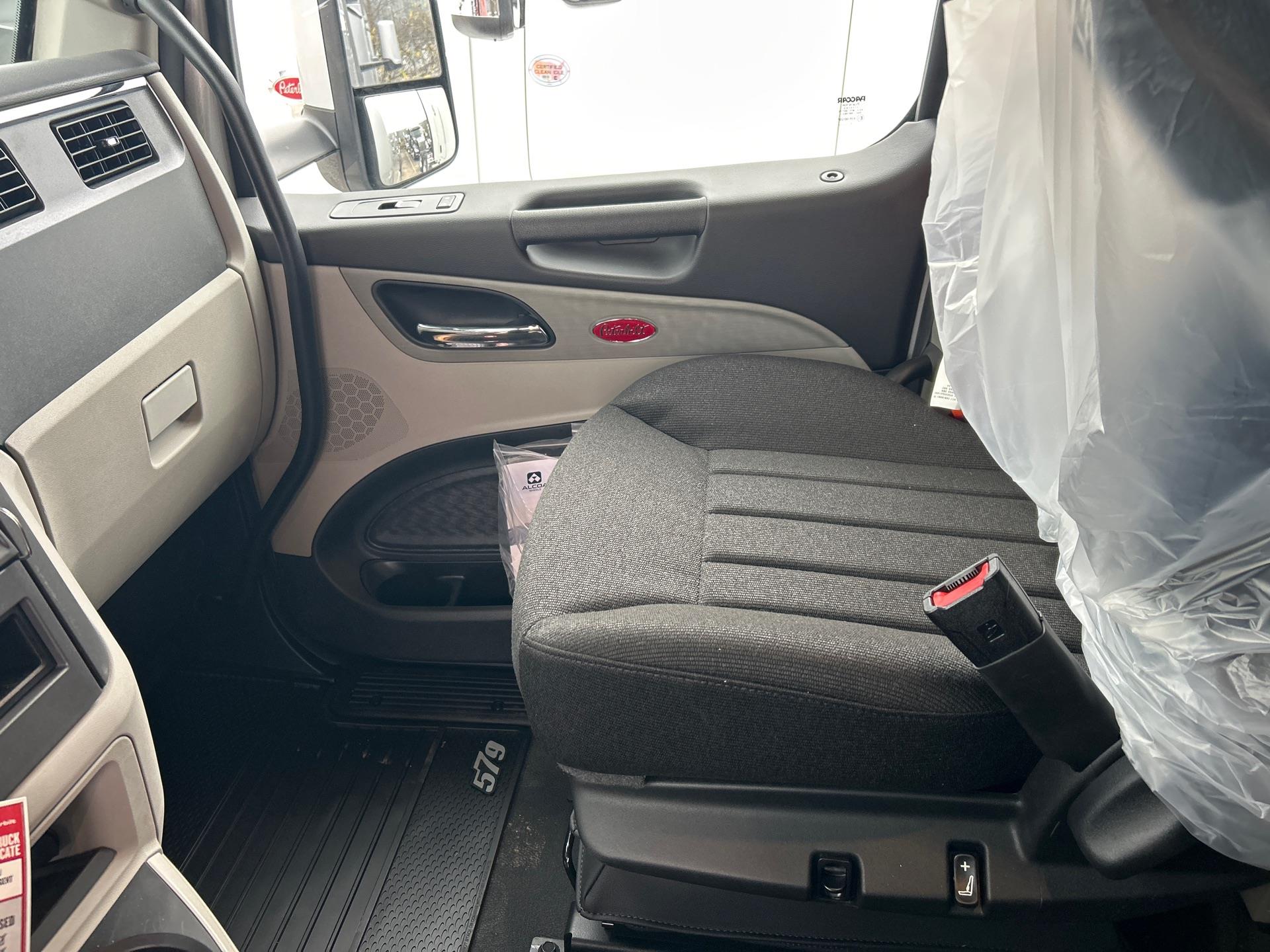 2026 Peterbilt 579 - image 13