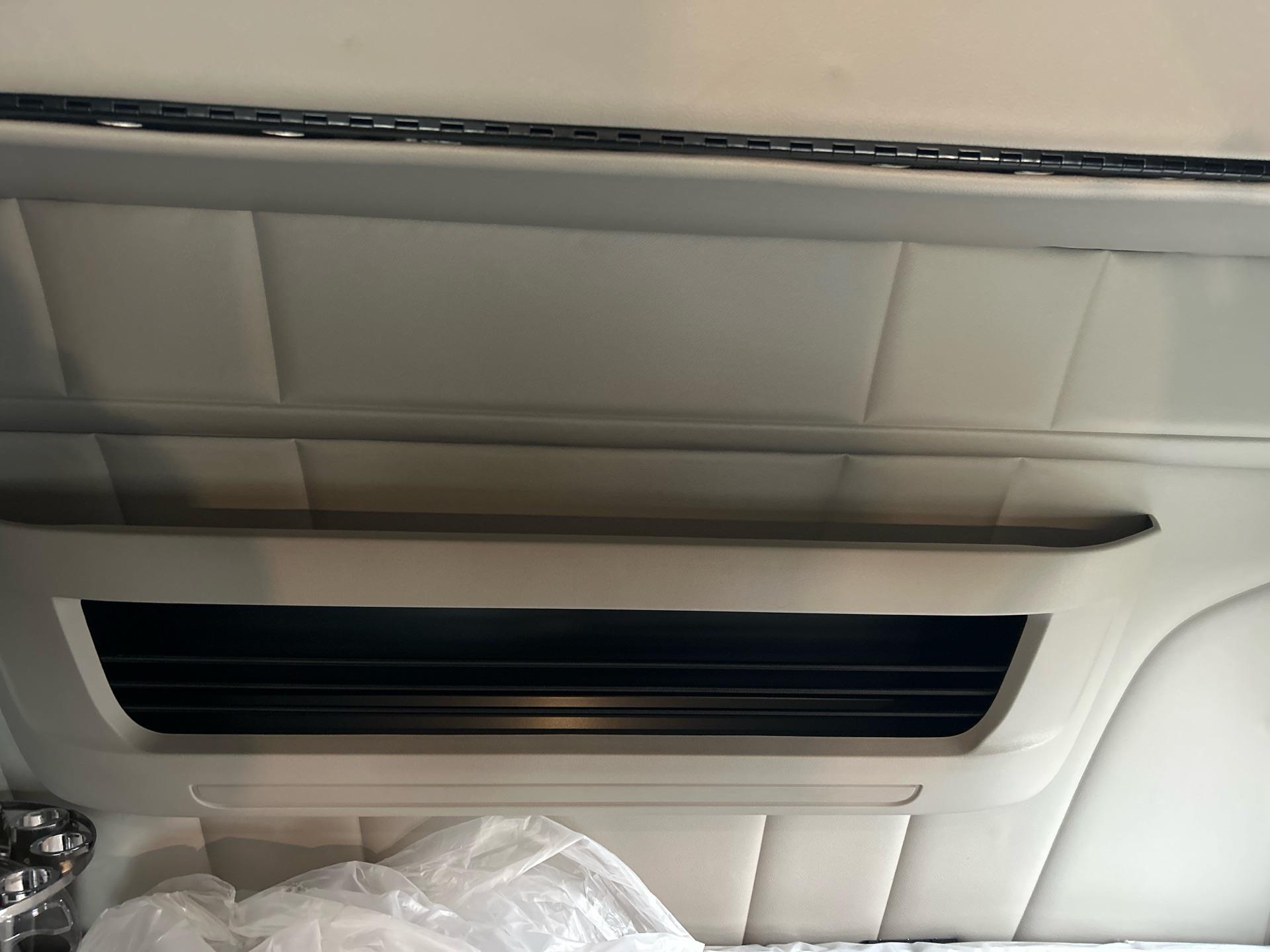 2026 Peterbilt 579 - image 22