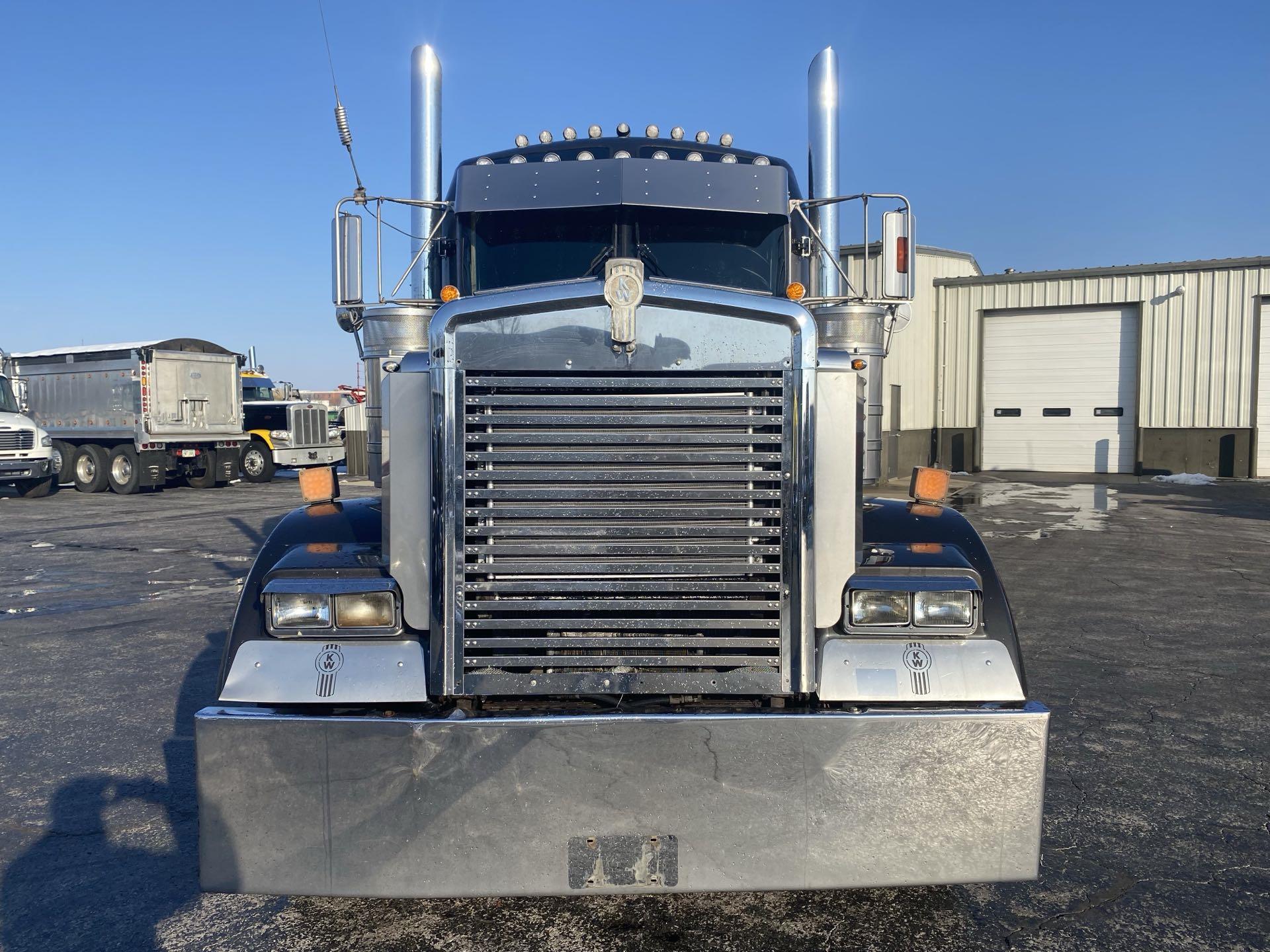 2000 Kenworth W900 - image 3