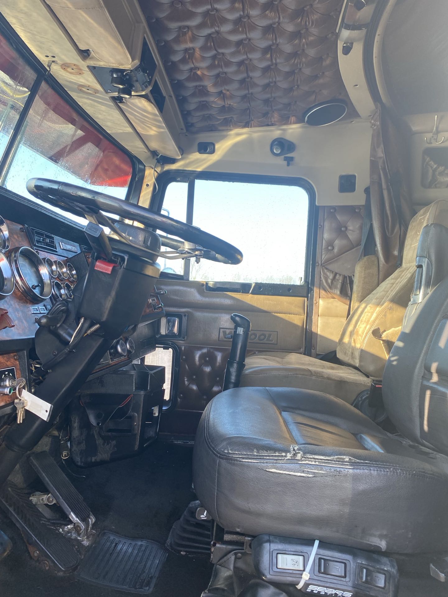 2000 Kenworth W900 - image 8