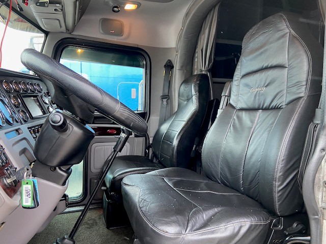 2021 Peterbilt 389 - image 5