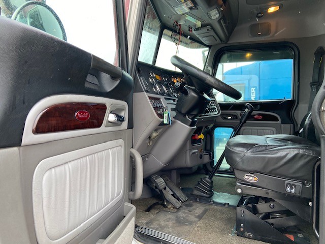 2021 Peterbilt 389 - image 4