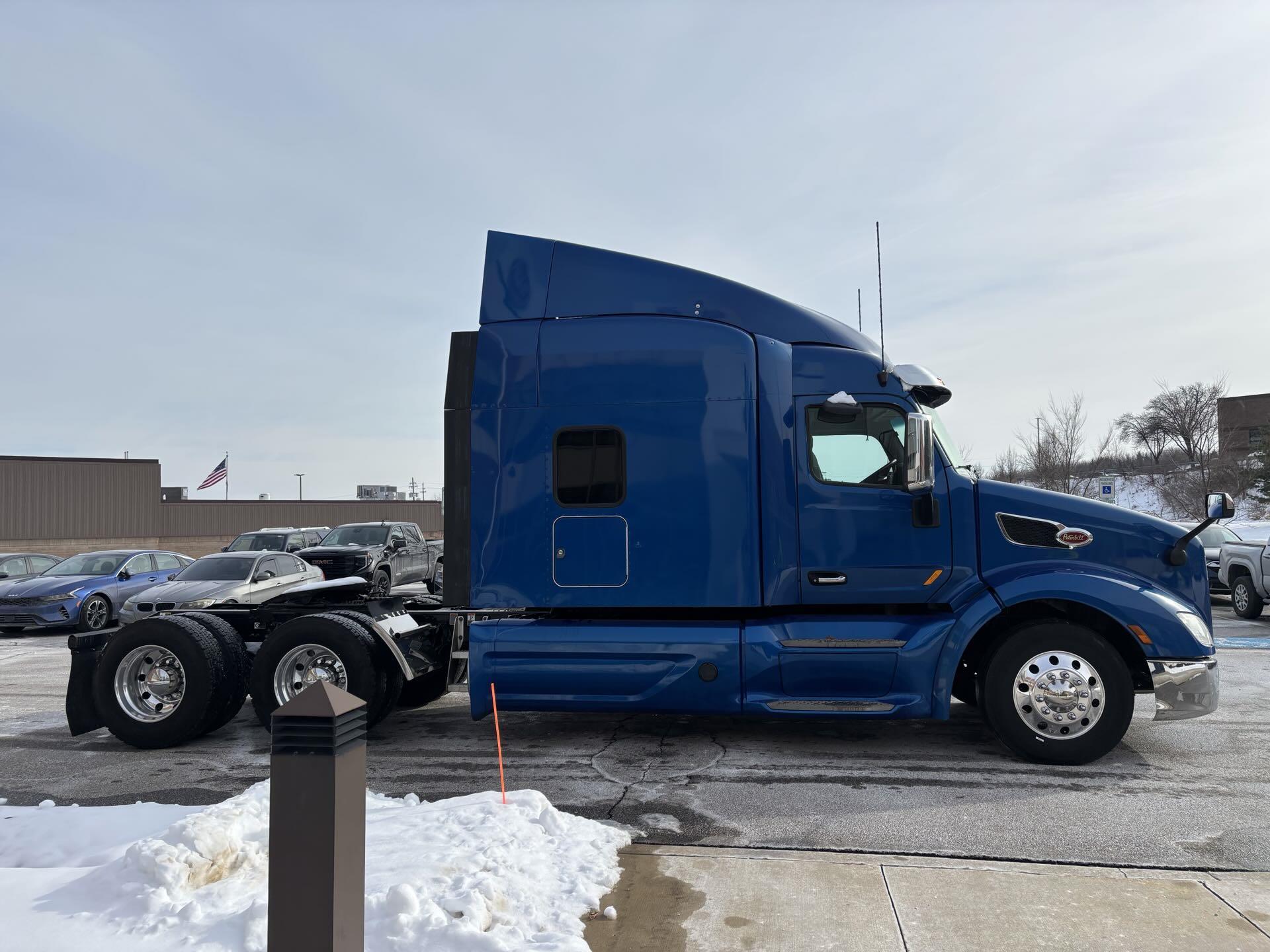 2020 Peterbilt 579 - image 4