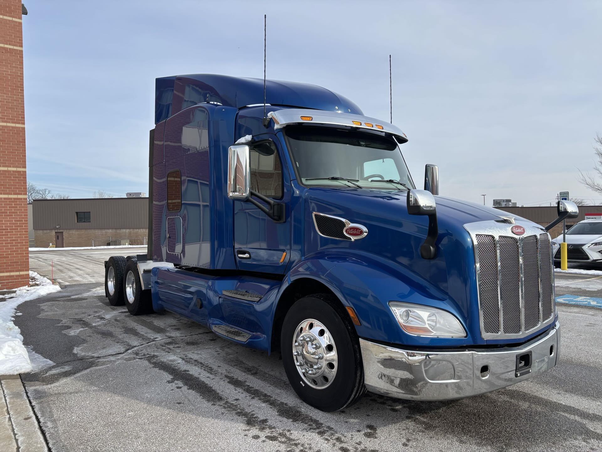 2020 Peterbilt 579 - image 3