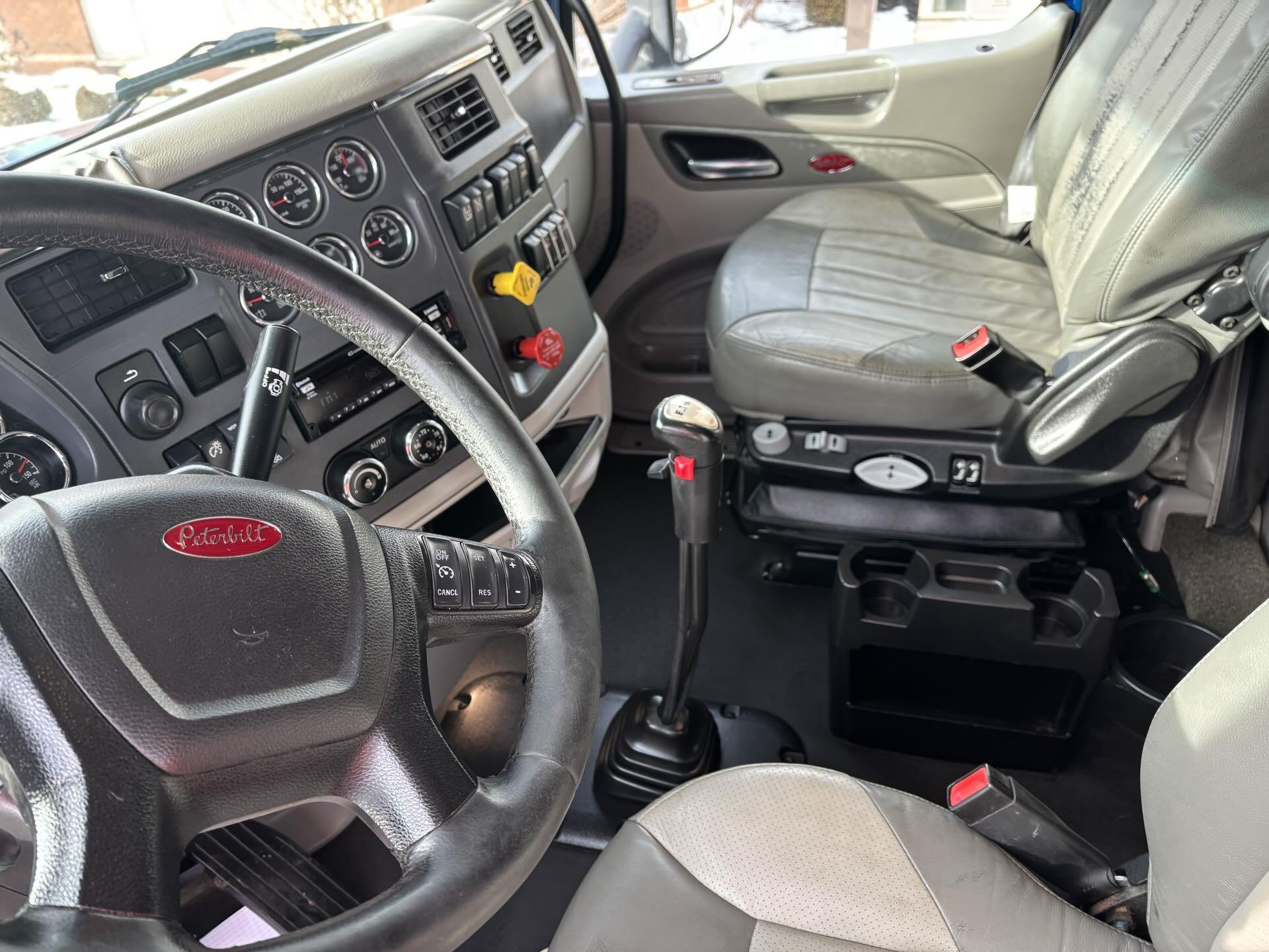 2020 Peterbilt 579 - image 8