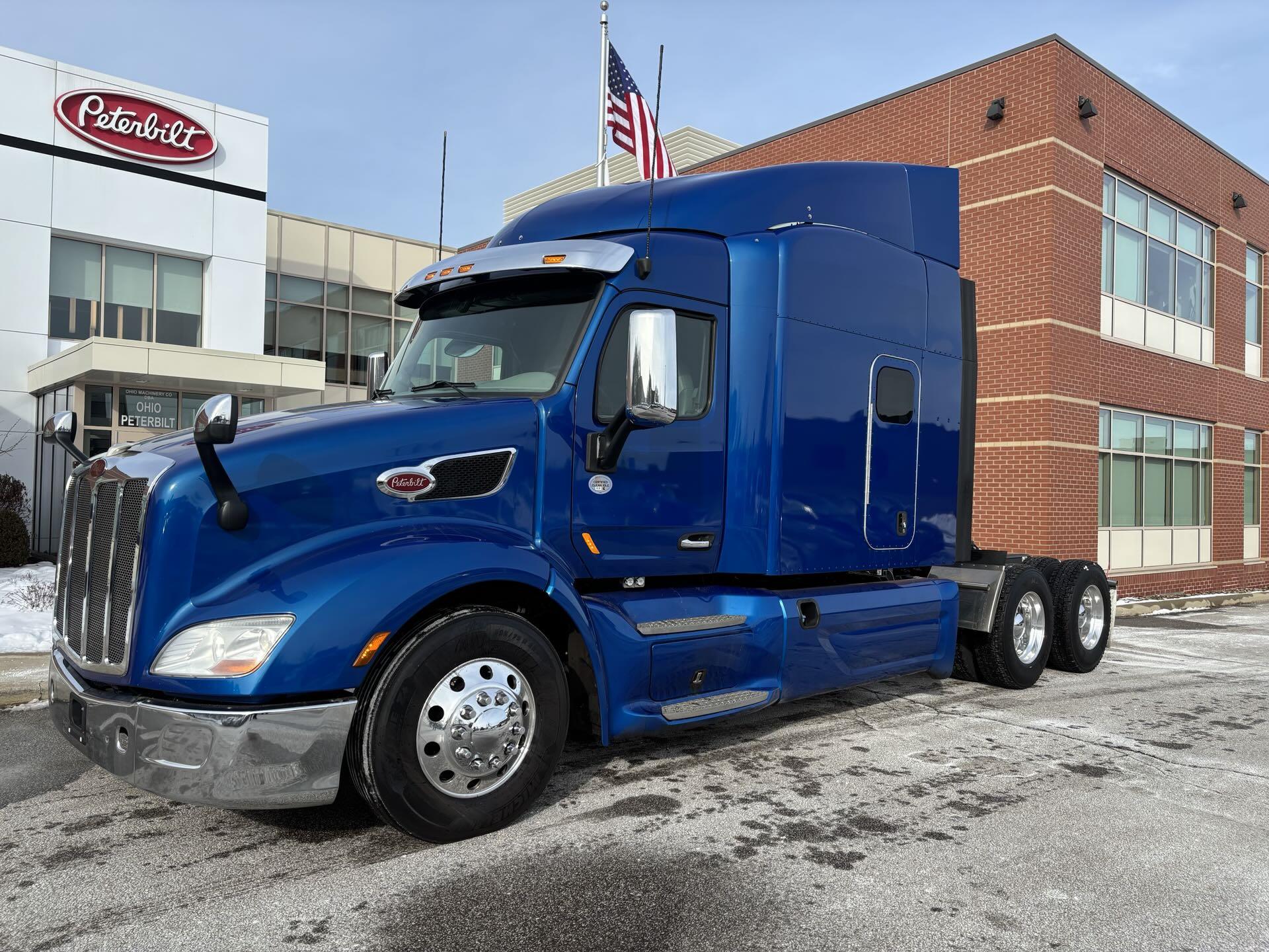 2020 Peterbilt 579 - image 2