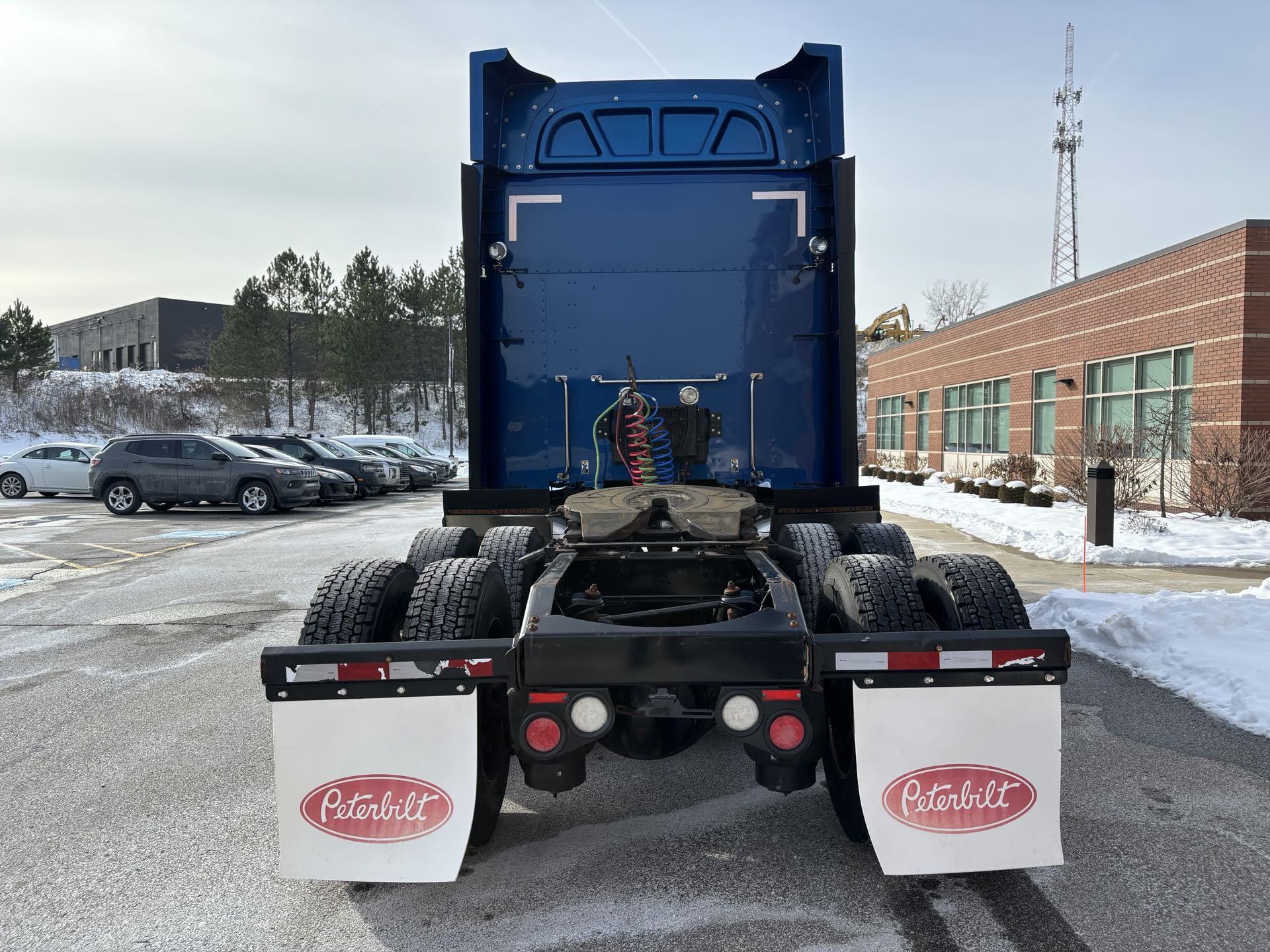 2019 Peterbilt 579 - image 6