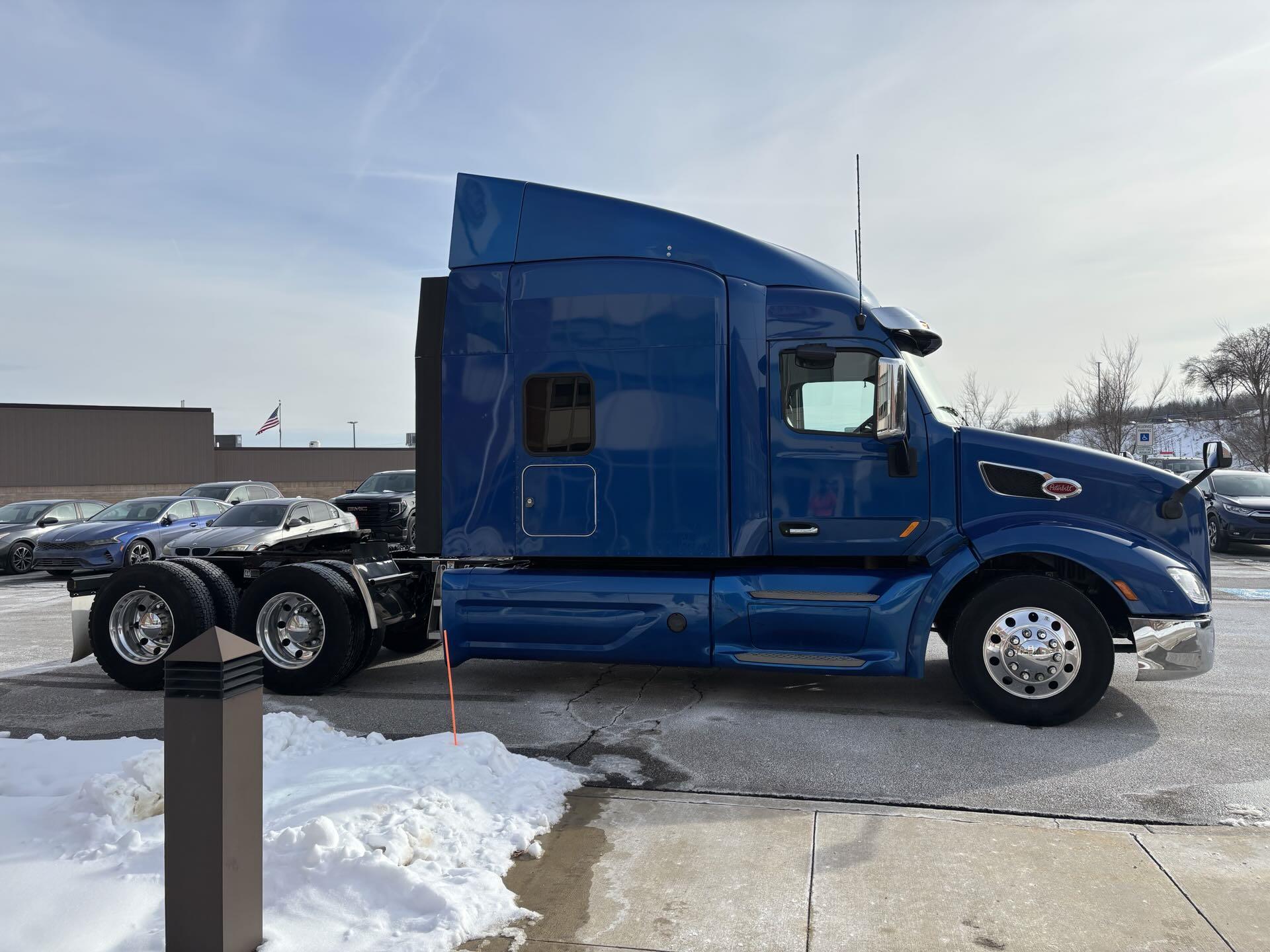 2019 Peterbilt 579 - image 3