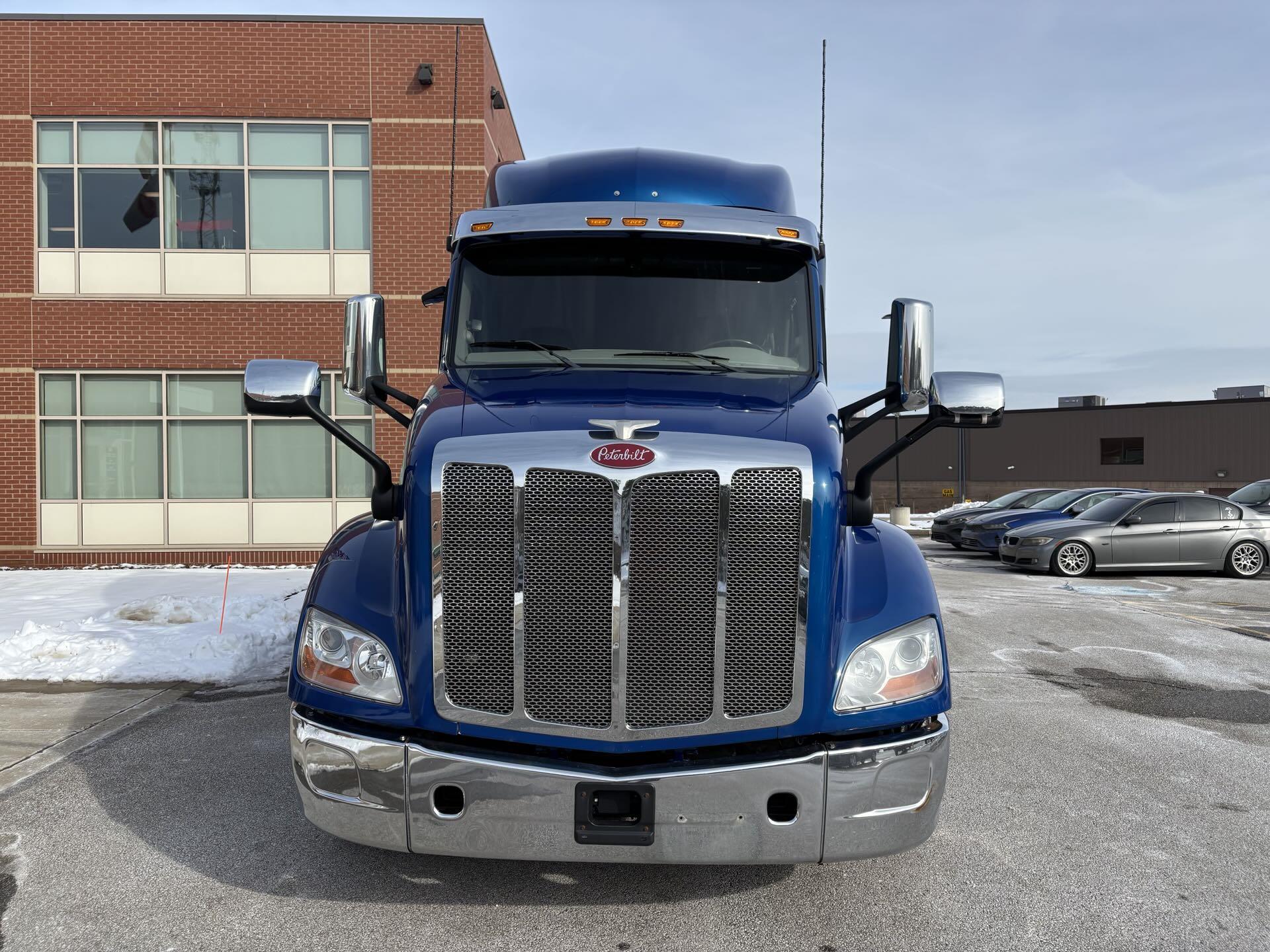 2019 Peterbilt 579 - image 5